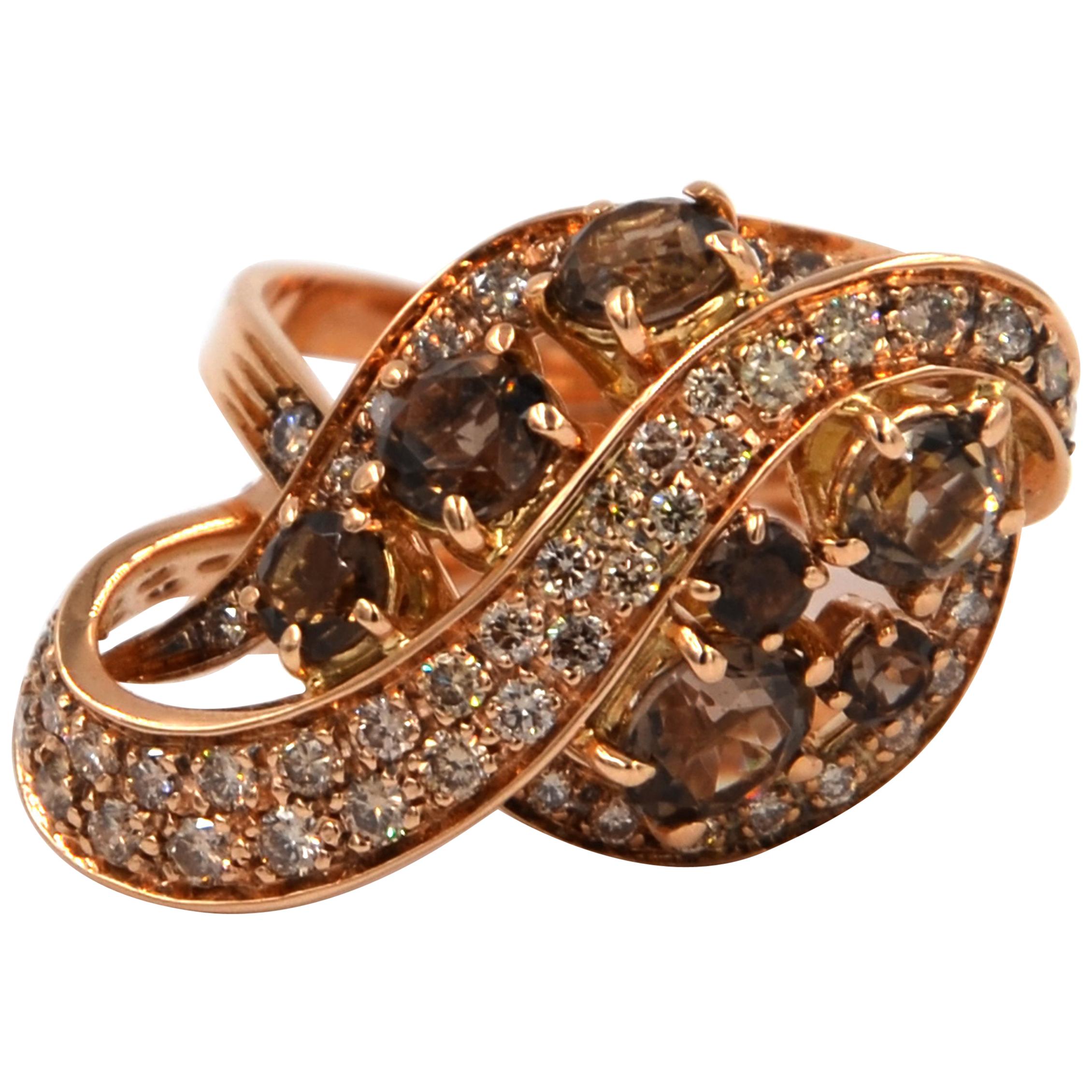 18KT Rose Gold brown diamonds and smoky quartz GARAVELLI  modern cocktail ring.
Finger size 52   Made in Italy, in Valenza.
18KT YELLOW GOLD  :GR 11.46
BROWN DIAMONDS ct : 1.70
SMOKY QUARTZ ct : 3.58