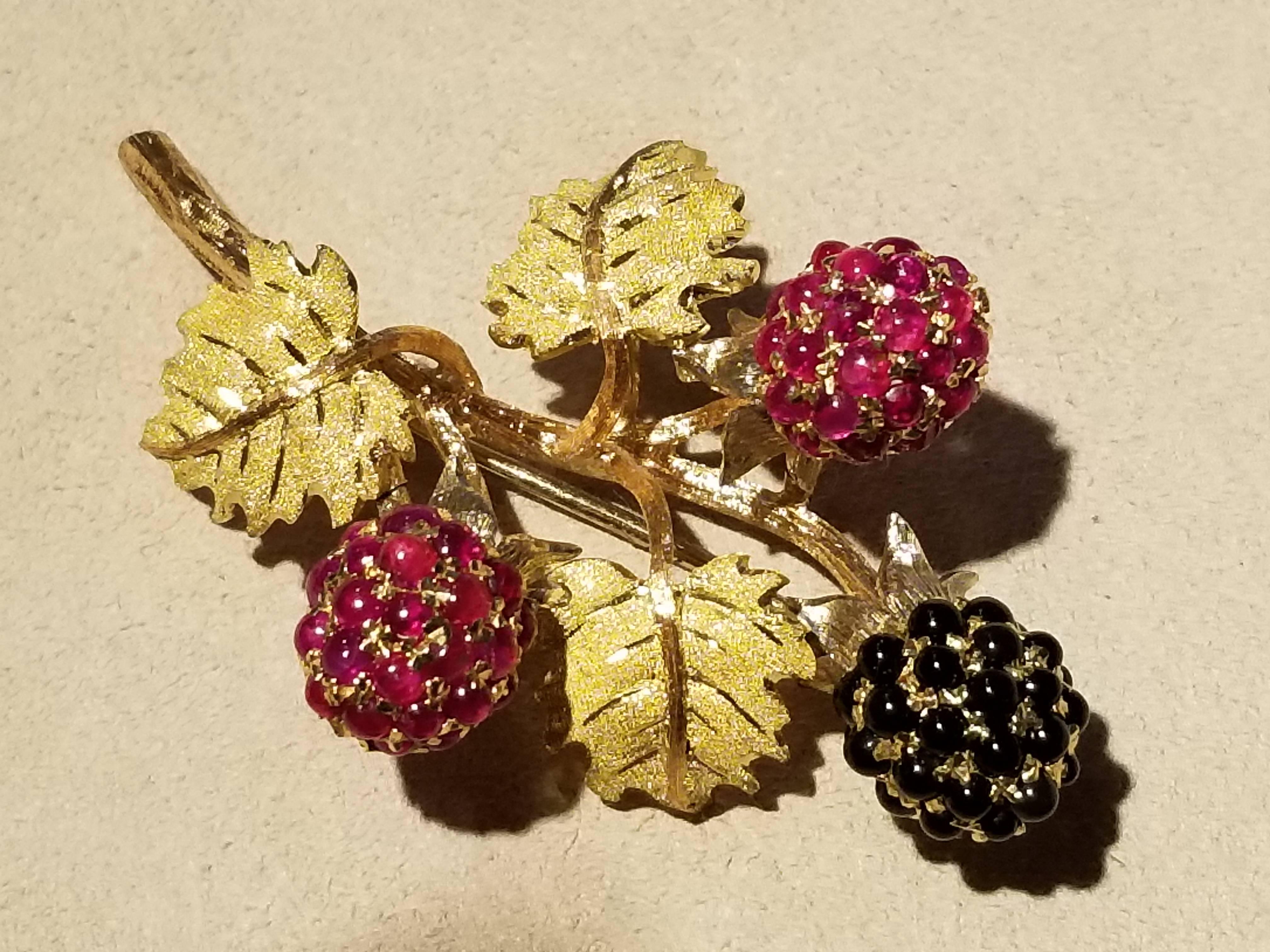 18 Karat Gold Buccellati Ruby and Onyx Berry Brooch In Excellent Condition For Sale In Santa Fe, NM