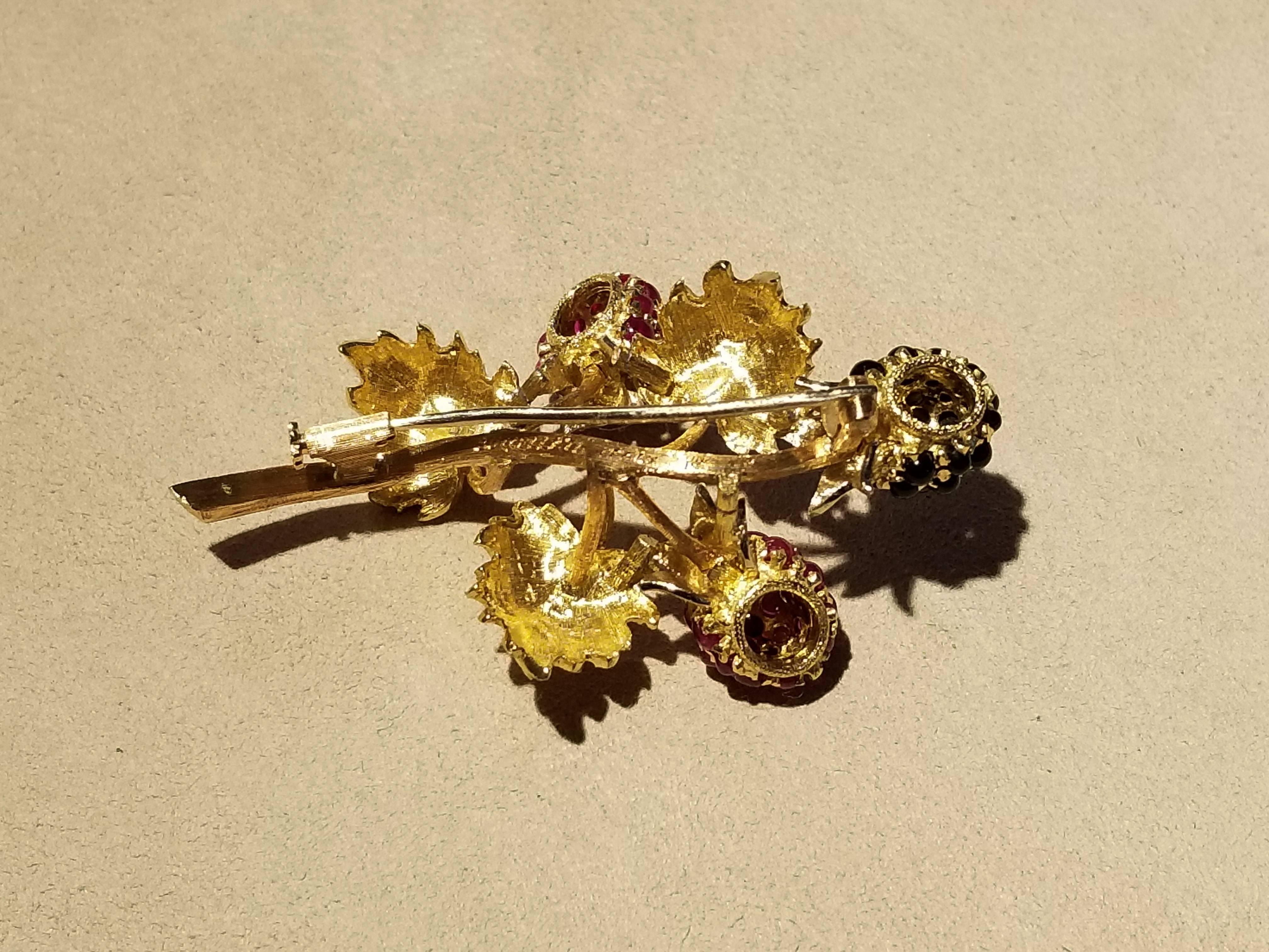 18 Karat Gold Buccellati Ruby and Onyx Berry Brooch For Sale 1