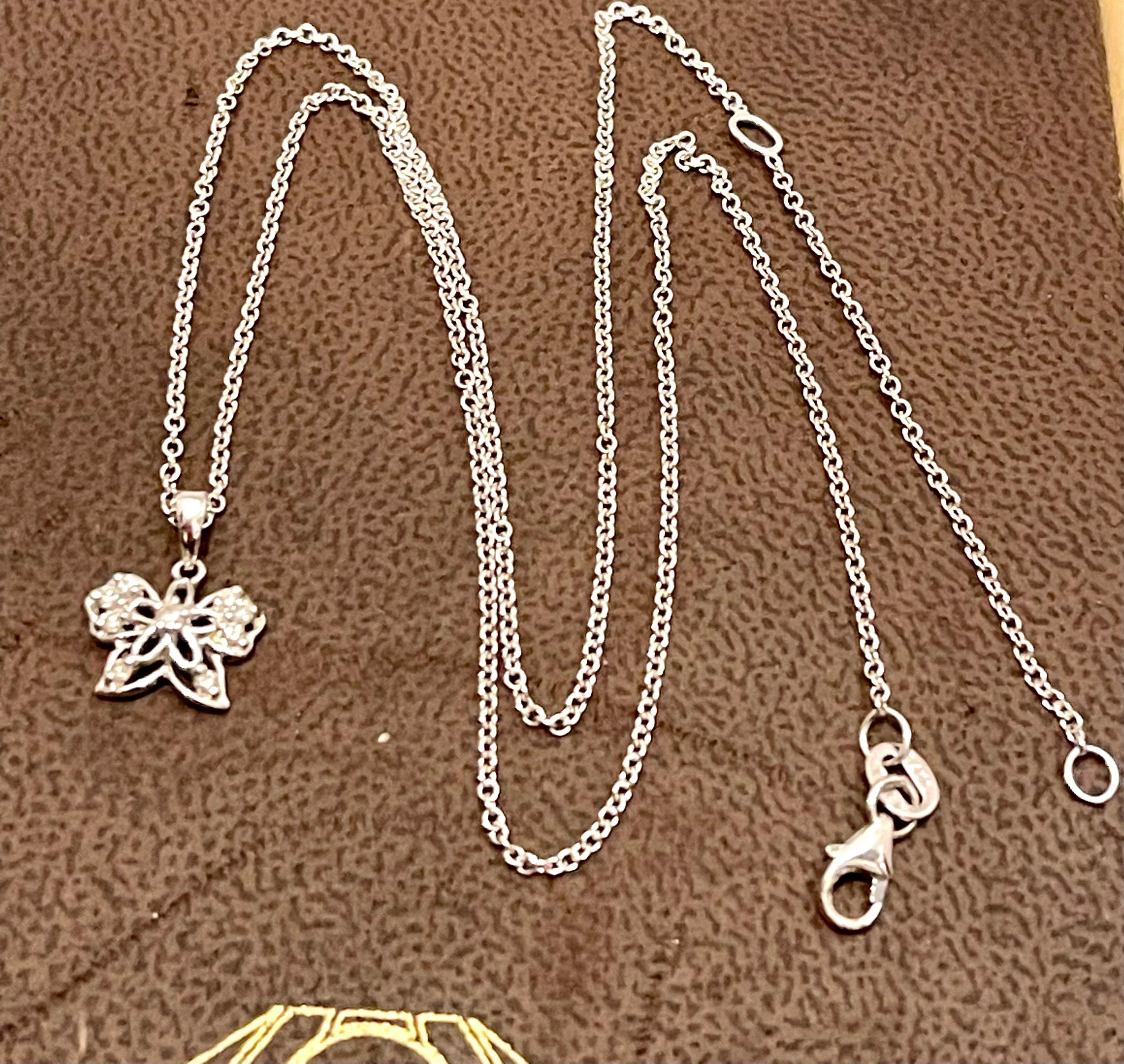 18 Karat Gold Butterfly Pendant with White Diamond & 14 Karat White Gold Chain In Excellent Condition For Sale In New York, NY