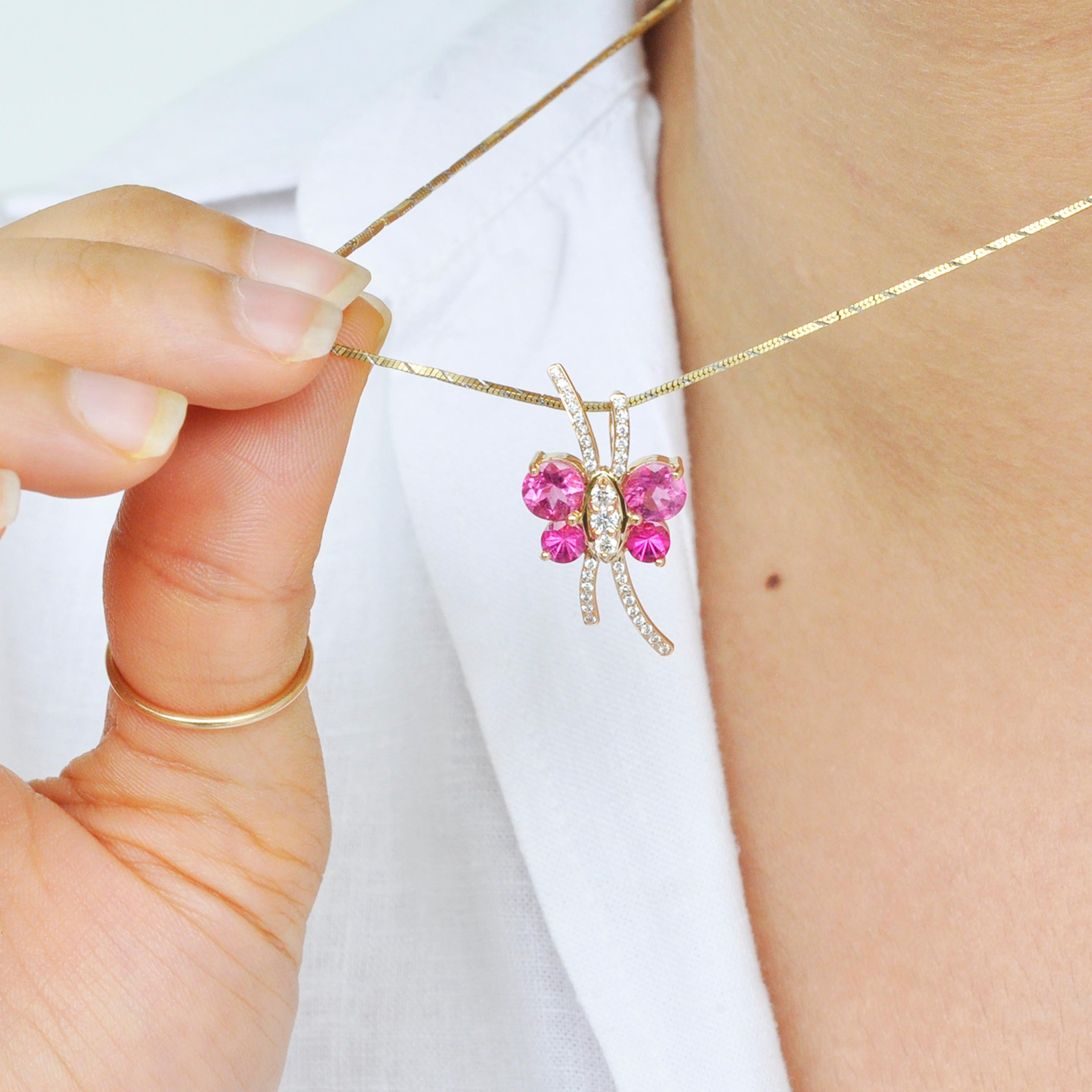 Contemporain Collier pendentif en or 18 carats avec diamants et tourmaline rose en forme de papillon en vente