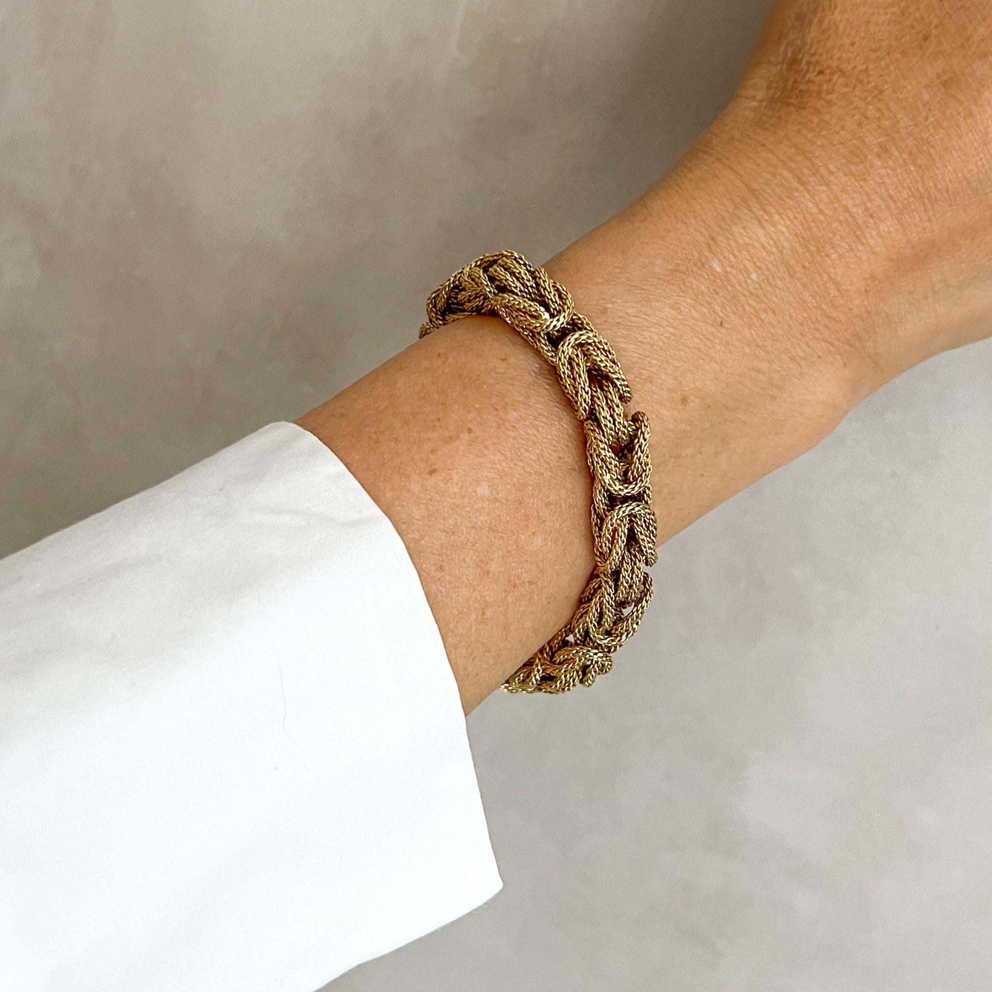 Moderne Bracelet à chaîne en forme de corde byzantine en or 18 carats en vente