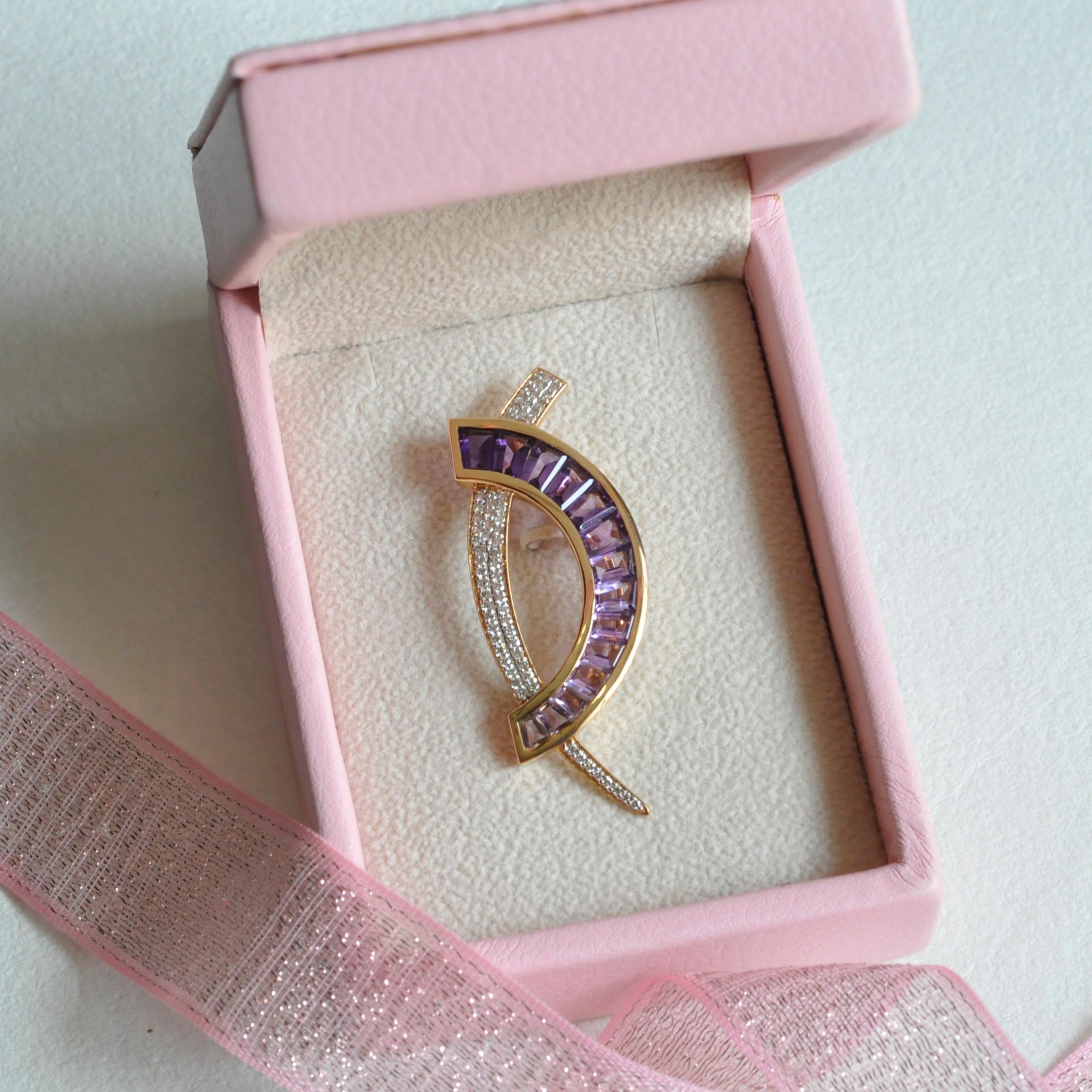 Women's or Men's 18 Karat Gold Calibre Cut Amethyst Baguette Diamond Contemporary Brooch Necklace For Sale