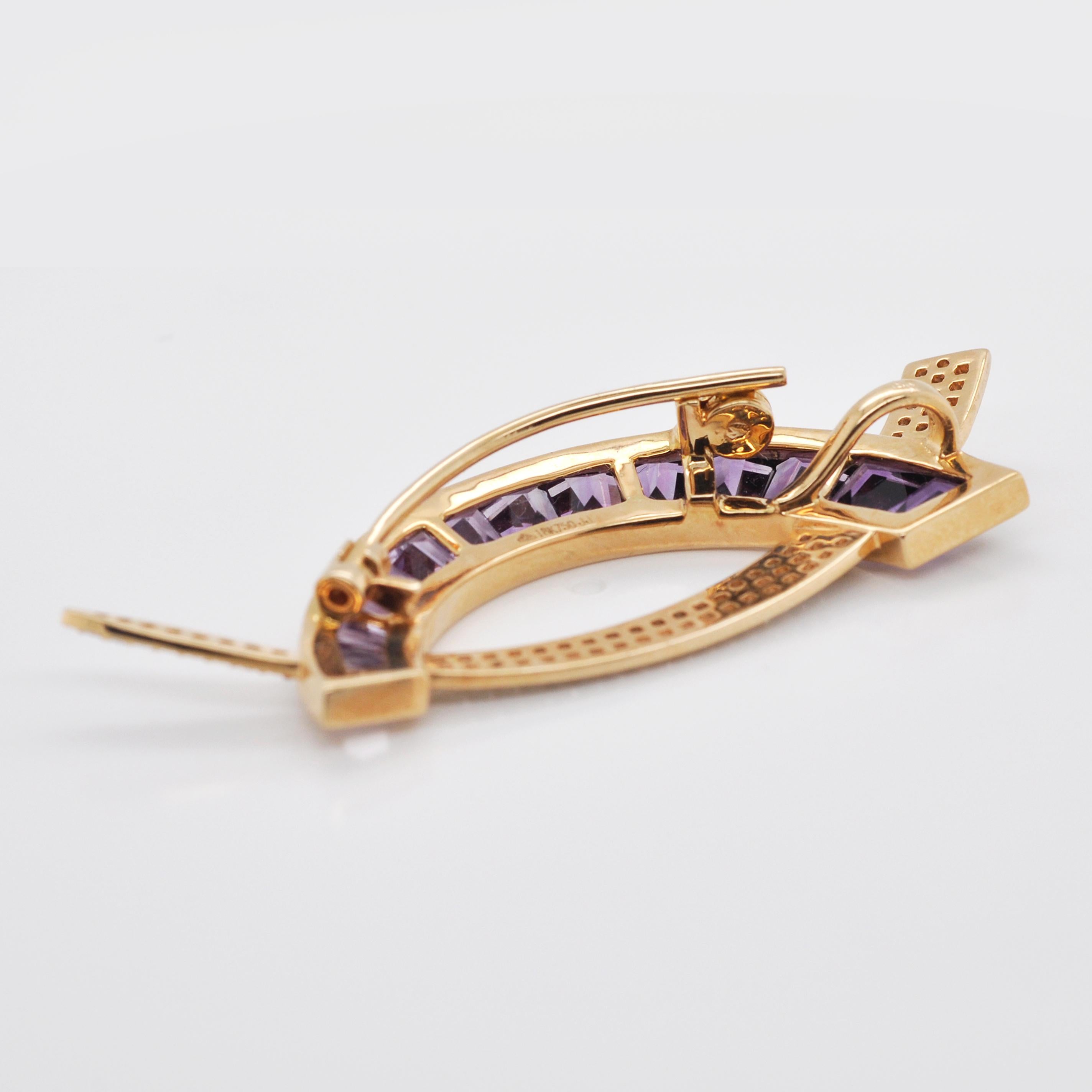 Collier broche contemporain en or 18 carats avec améthyste taille calibre et diamants baguettes en vente 3