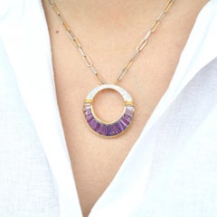 Collier pendentif broche en or 18 carats avec améthyste taille calibre et diamants baguettes