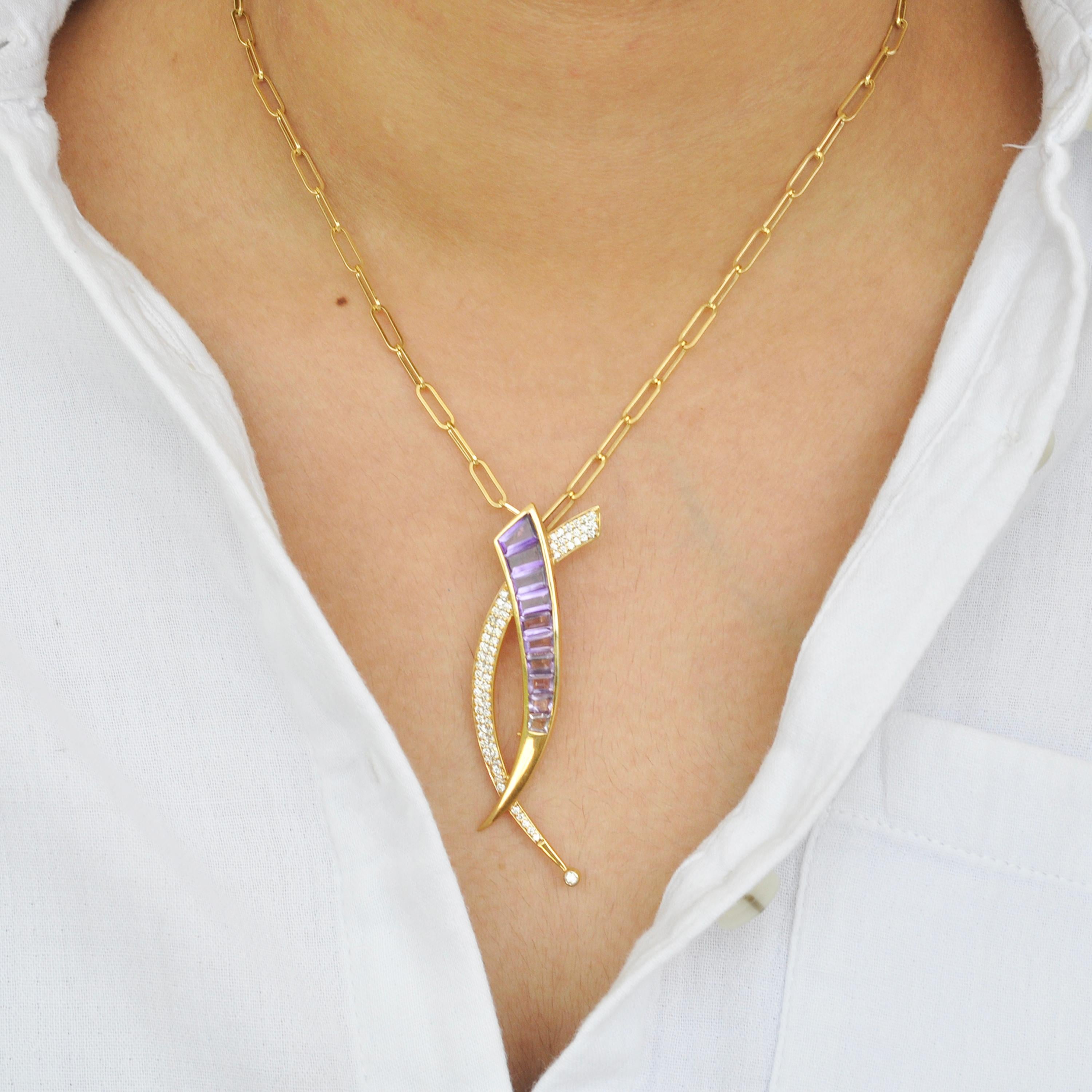 18 karat gold calibre cut baguette amethyst diamond brooch pendant

A sword shaped amethyst brooch is set in 18K Gold, which can also be worn as a pendant. The pendant brooch features dégradé (gradient) hues of purple amethysts, perfectly taper cut