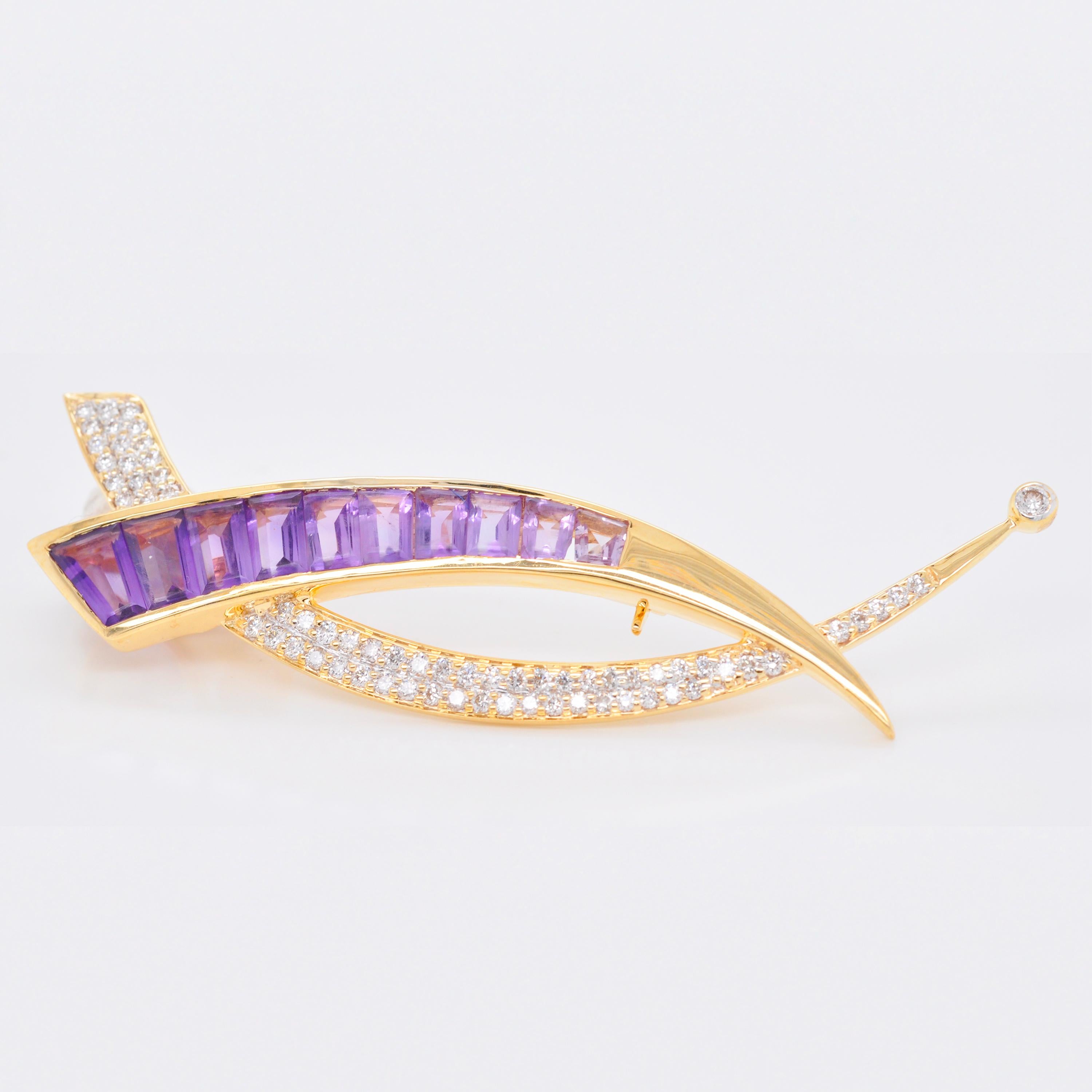 18 Karat Gold Calibre Cut Baguette Amethyst Diamond Brooch Pendant In New Condition For Sale In Jaipur, Rajasthan
