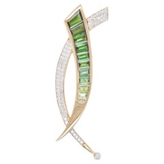 Collar Broche de Diamantes con Turmalina Verde Profunda Corte Calibre en Oro de 18 Kilates