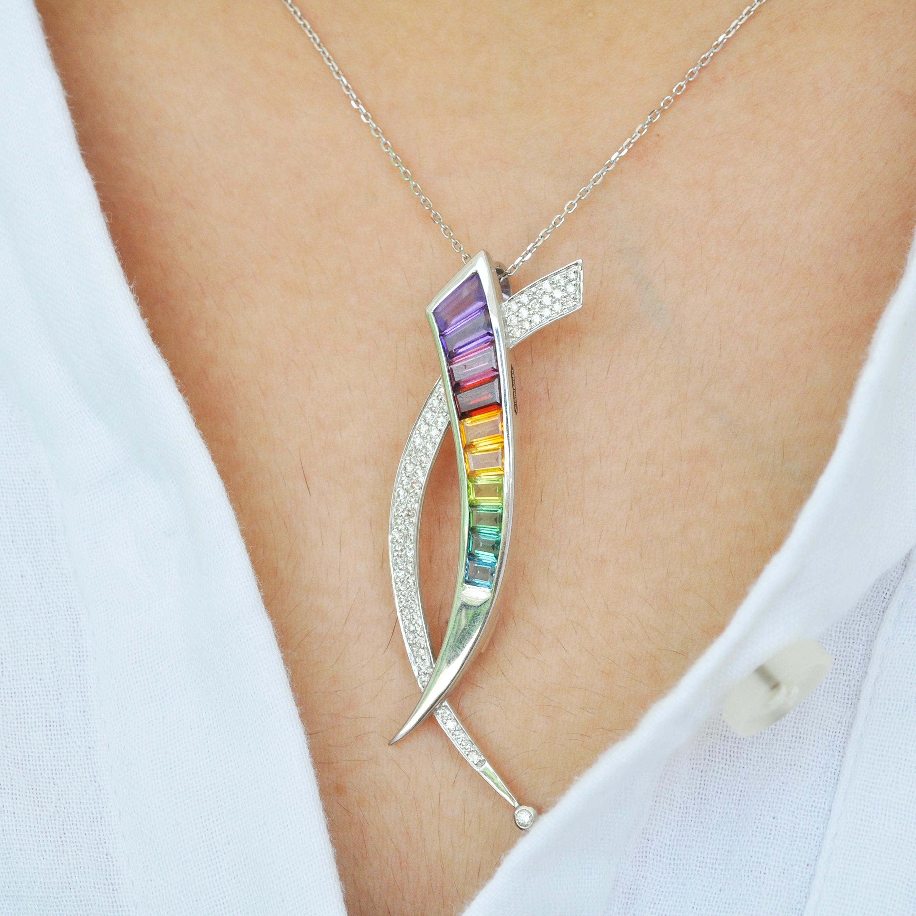 Pendentif broche en or 18 carats avec diamants multicolores baguettes et arc-en-ciel taille calibre en vente 4