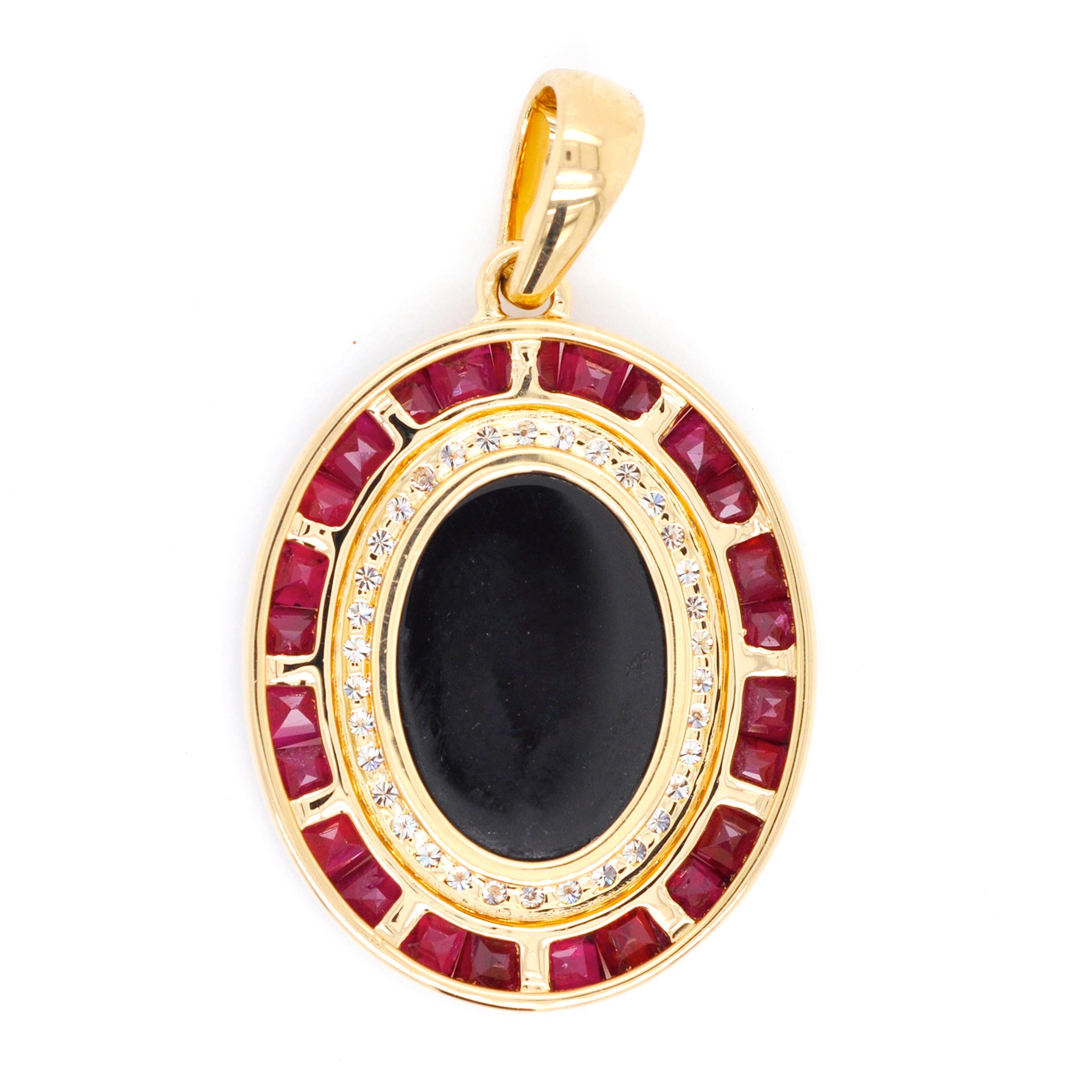 Collier pendentif camée en or 18 carats avec diamants et agate rose en rubis de Birmanie, taille calibre Neuf - En vente à Jaipur, Rajasthan
