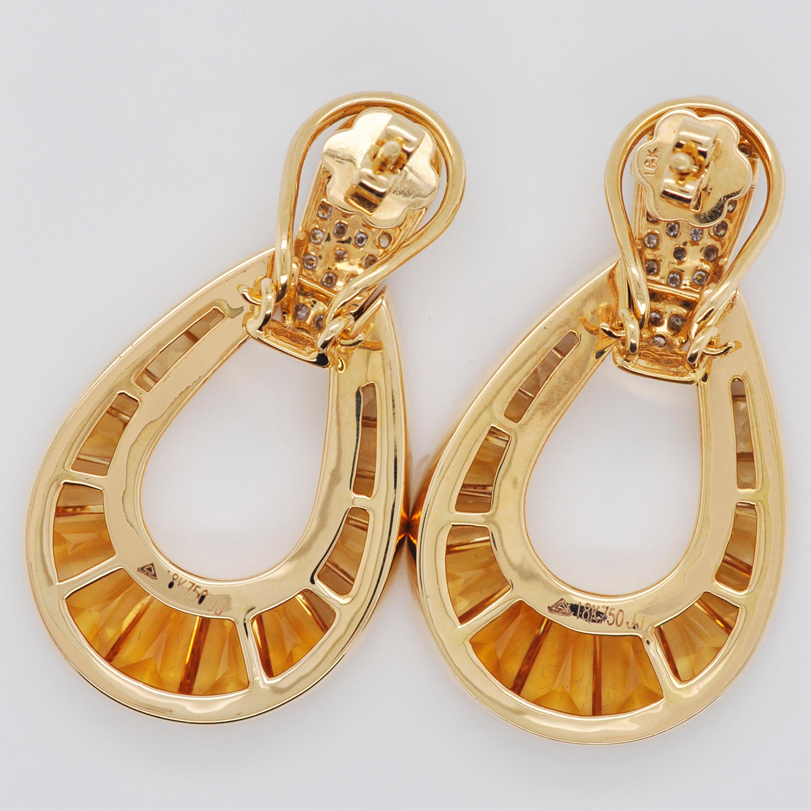 Women's 18 Karat Gold Calibre Cut Citrine Baguette Diamond Dangle Doorknocker Earrings For Sale