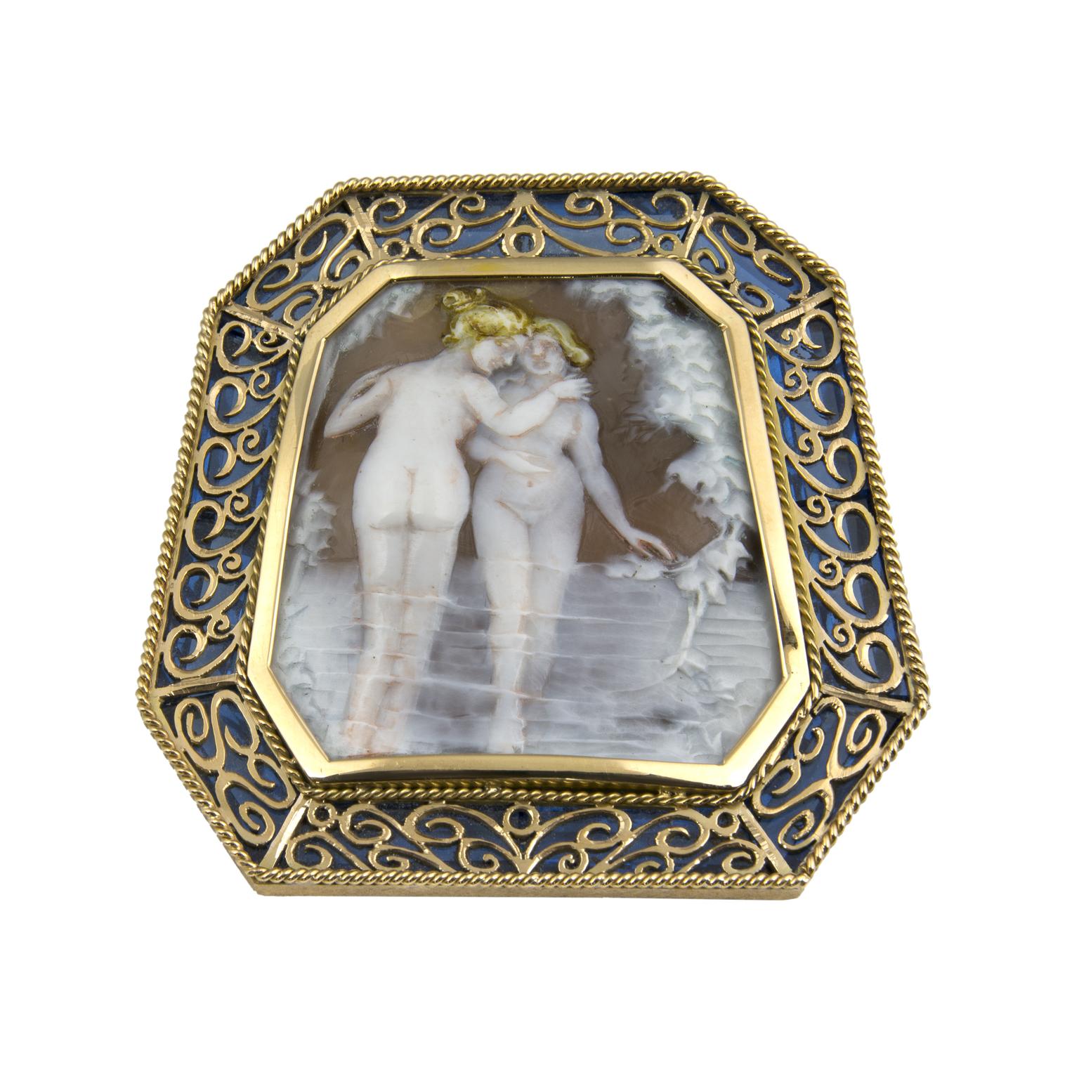 18 Karat Gold Cameo Blue Stone Brooch Pendant In Excellent Condition For Sale In Madrid, ES