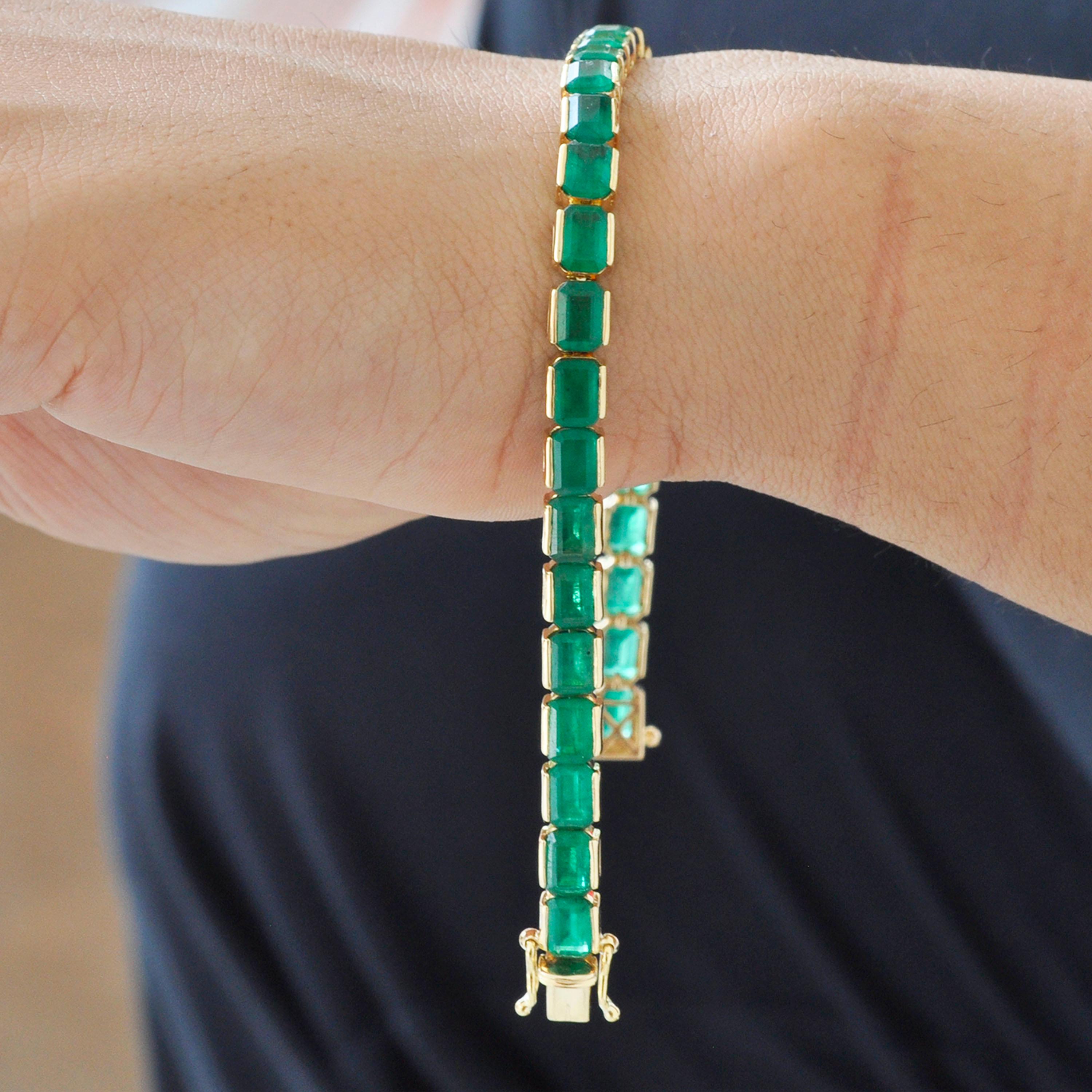 Modern 18 Karat Gold 16.97 Carat Octagon Brazilian Emerald Tennis Line Bracelet