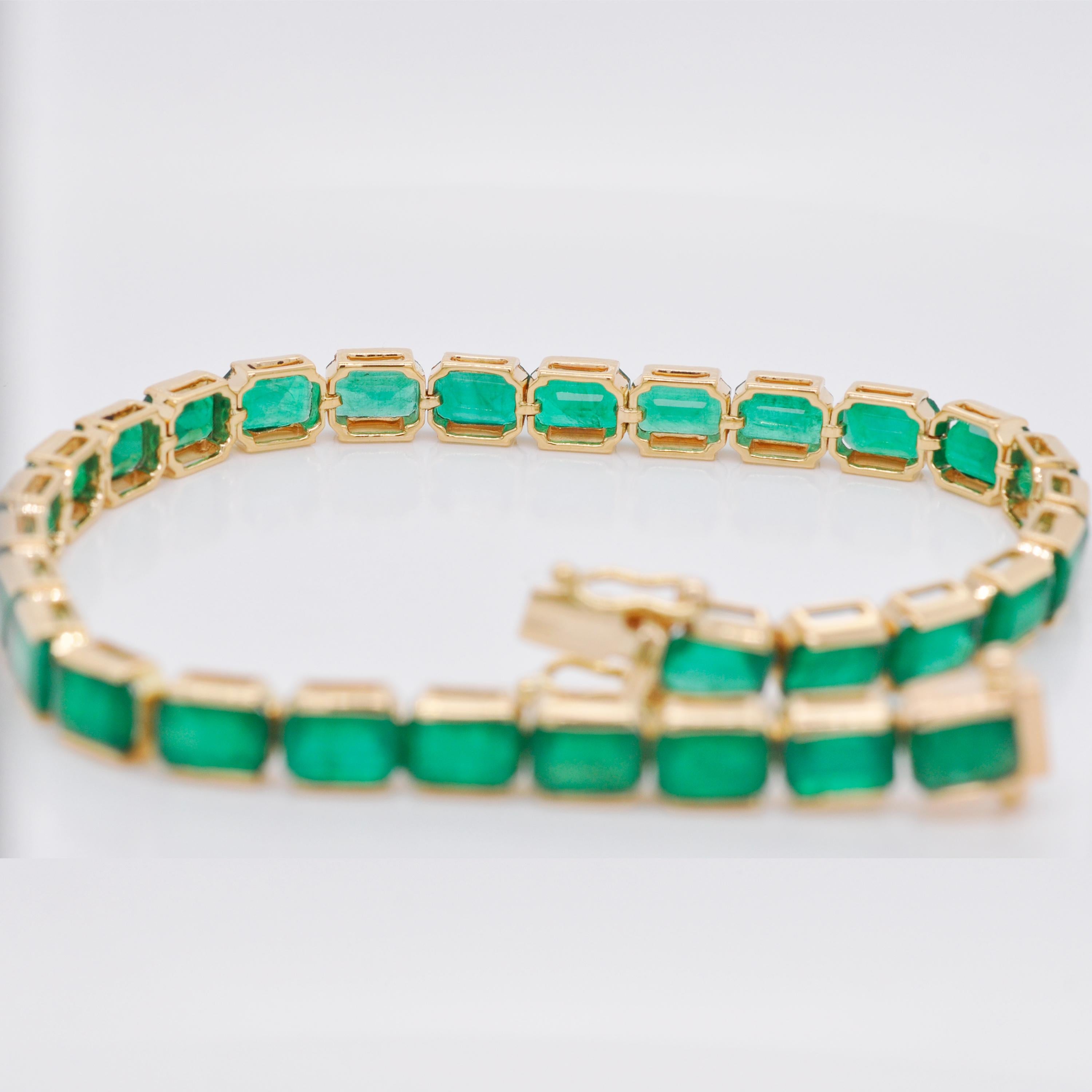 18 Karat Gold 16.97 Carat Octagon Brazilian Emerald Tennis Line Bracelet 3