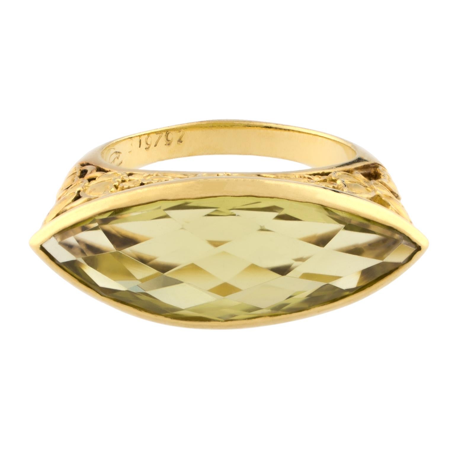 18 Karat Gold Carrera y Carrera Green Topaz Ring In Excellent Condition For Sale In Madrid, ES