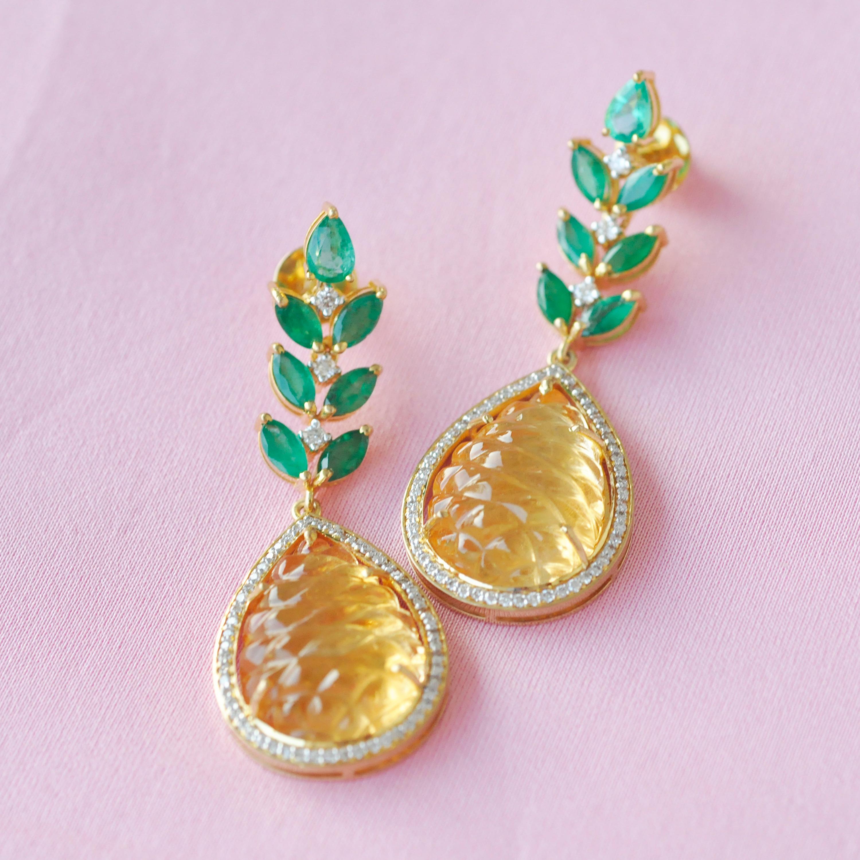 Ohrringe aus 18 Karat Gold mit geschnitztem Citrin, Smaragd und Diamant in Ananas im Angebot 2
