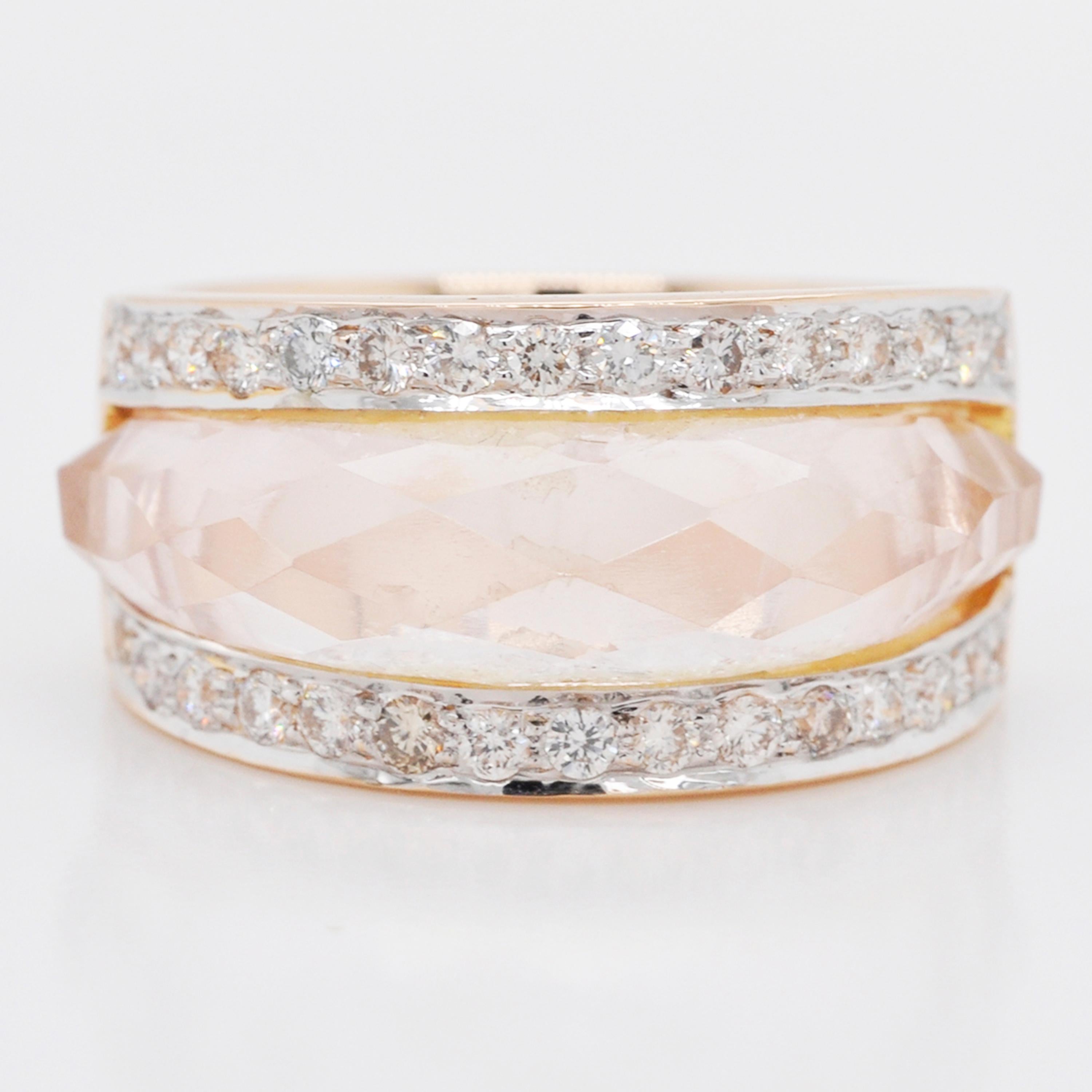 Contemporain Bague en or 18 carats avec quartz rose sculpté, pierre précieuse et diamant en vente