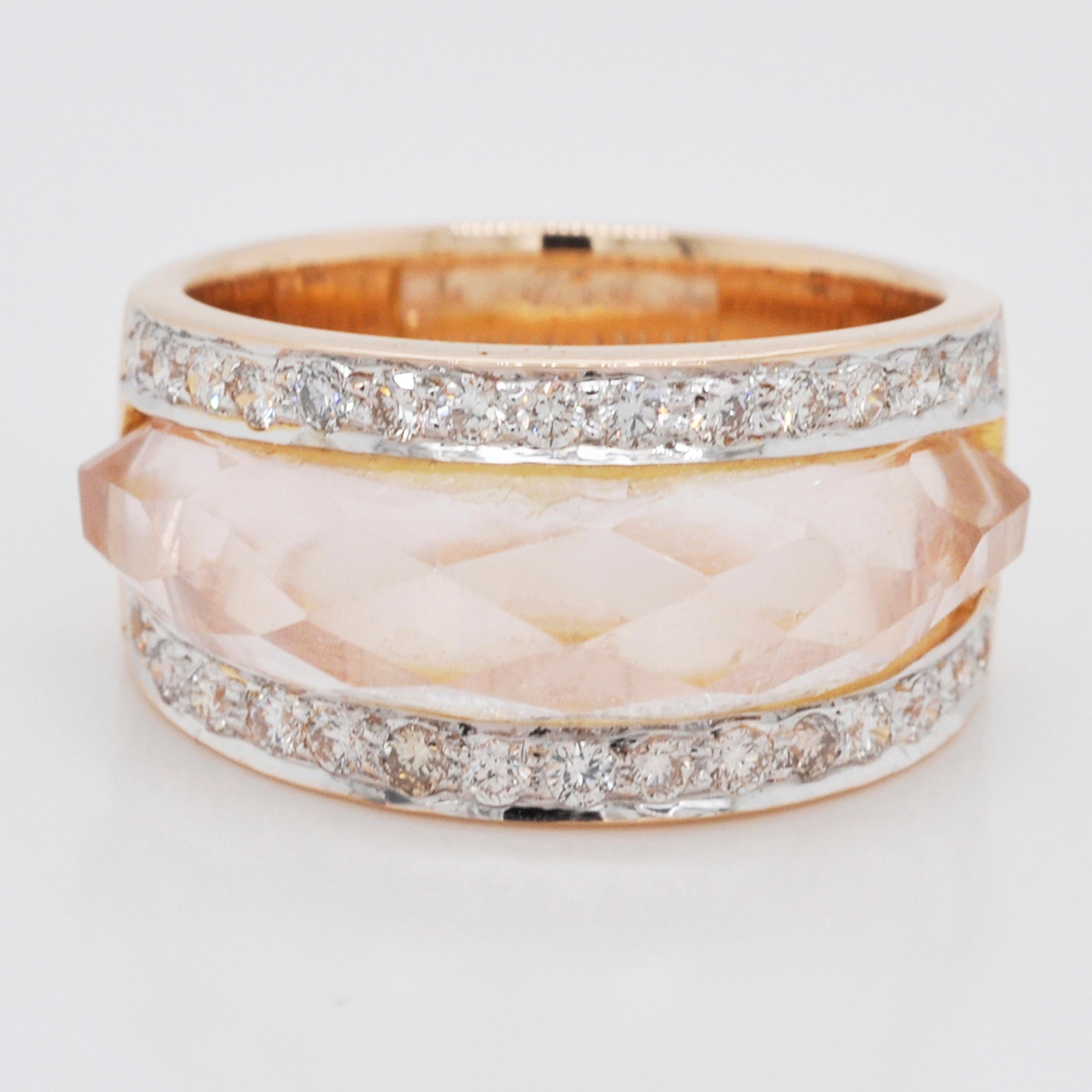 Taille mixte Bague en or 18 carats avec quartz rose sculpté, pierre précieuse et diamant en vente