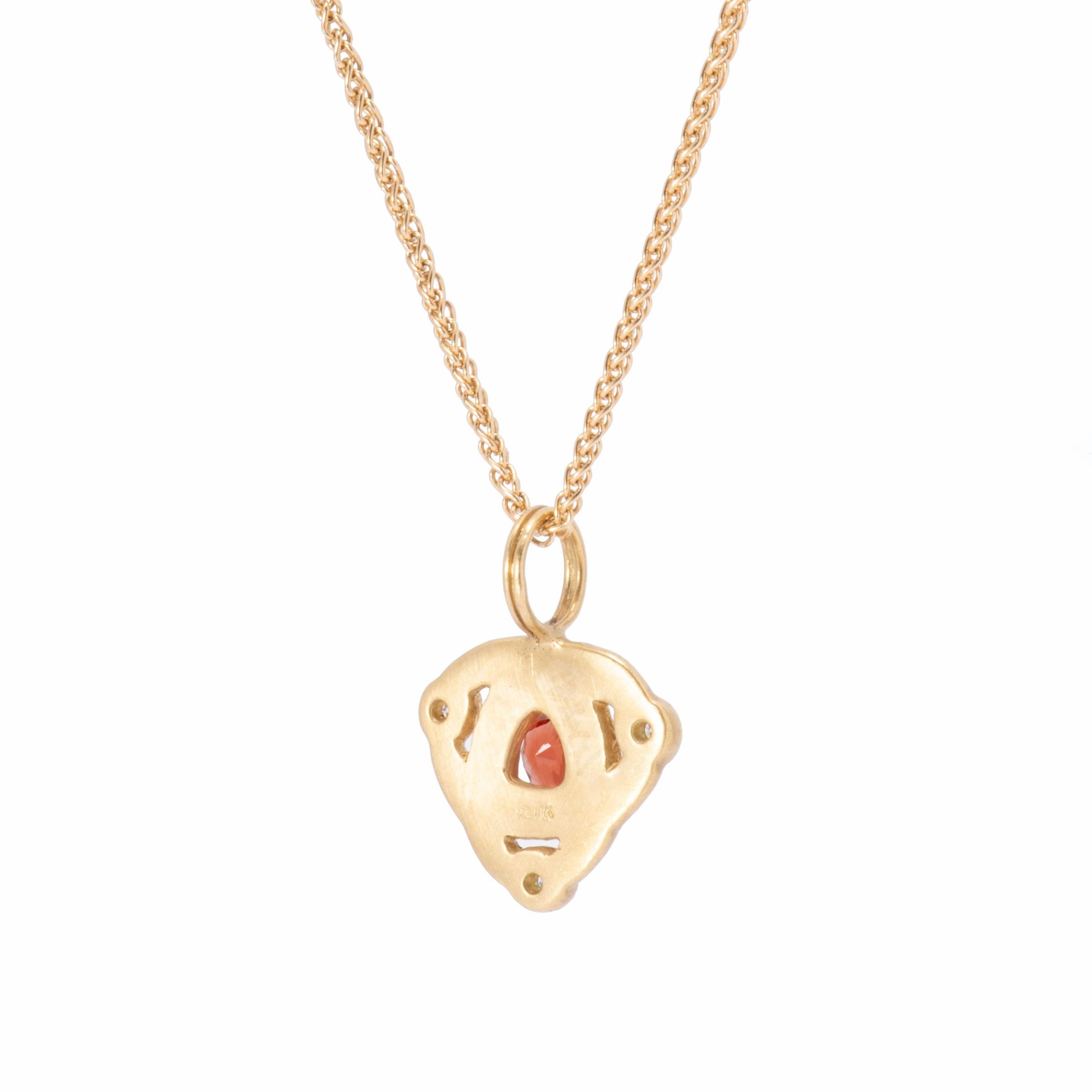 Women's or Men's 18 Karat Gold Celtic Knot Pendant with 1 Carat Sunstone and Diamonds For Sale