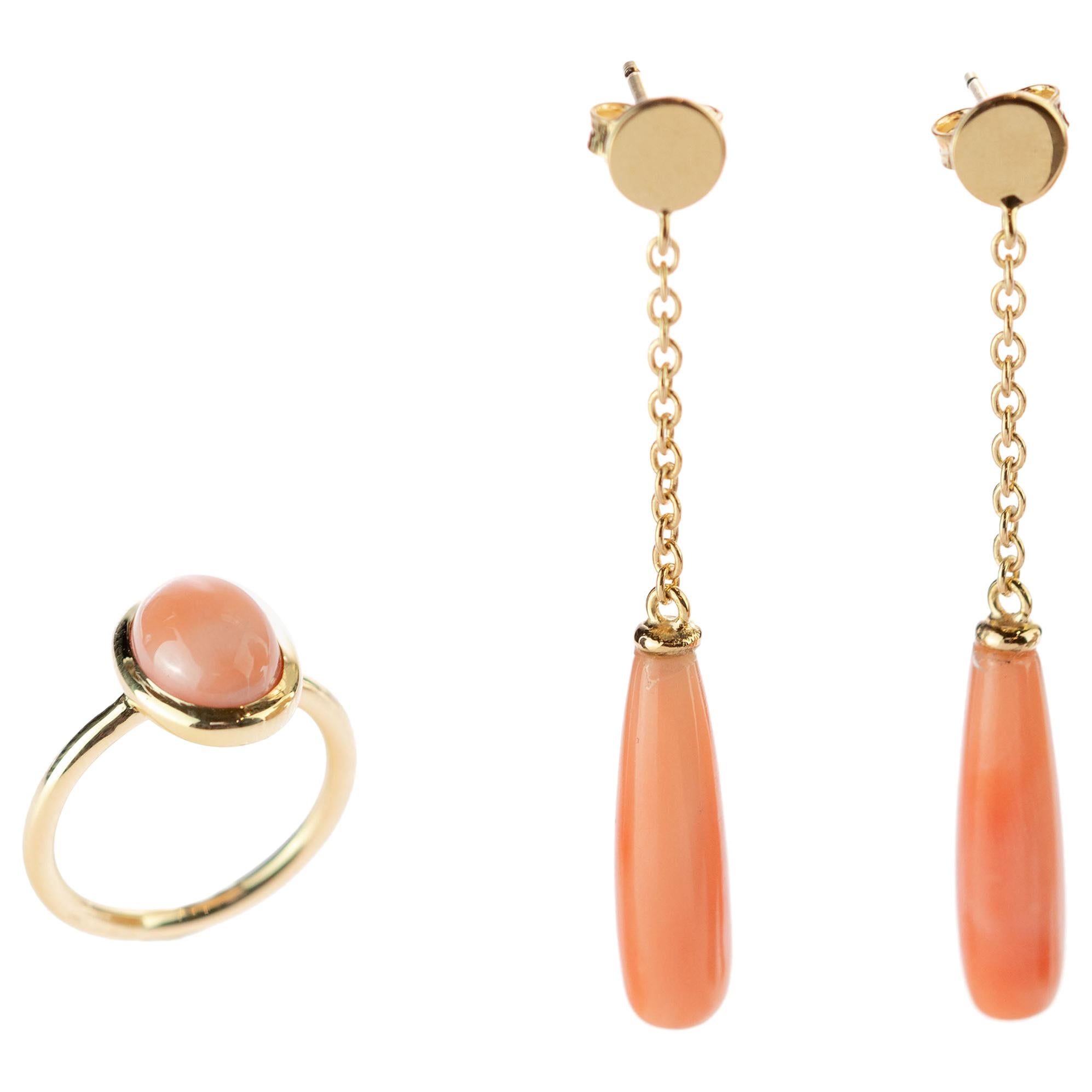 18 Karat Gold Chain Pink Coral Drop Thin Tear Earrings Round Cabochon Ring Set For Sale