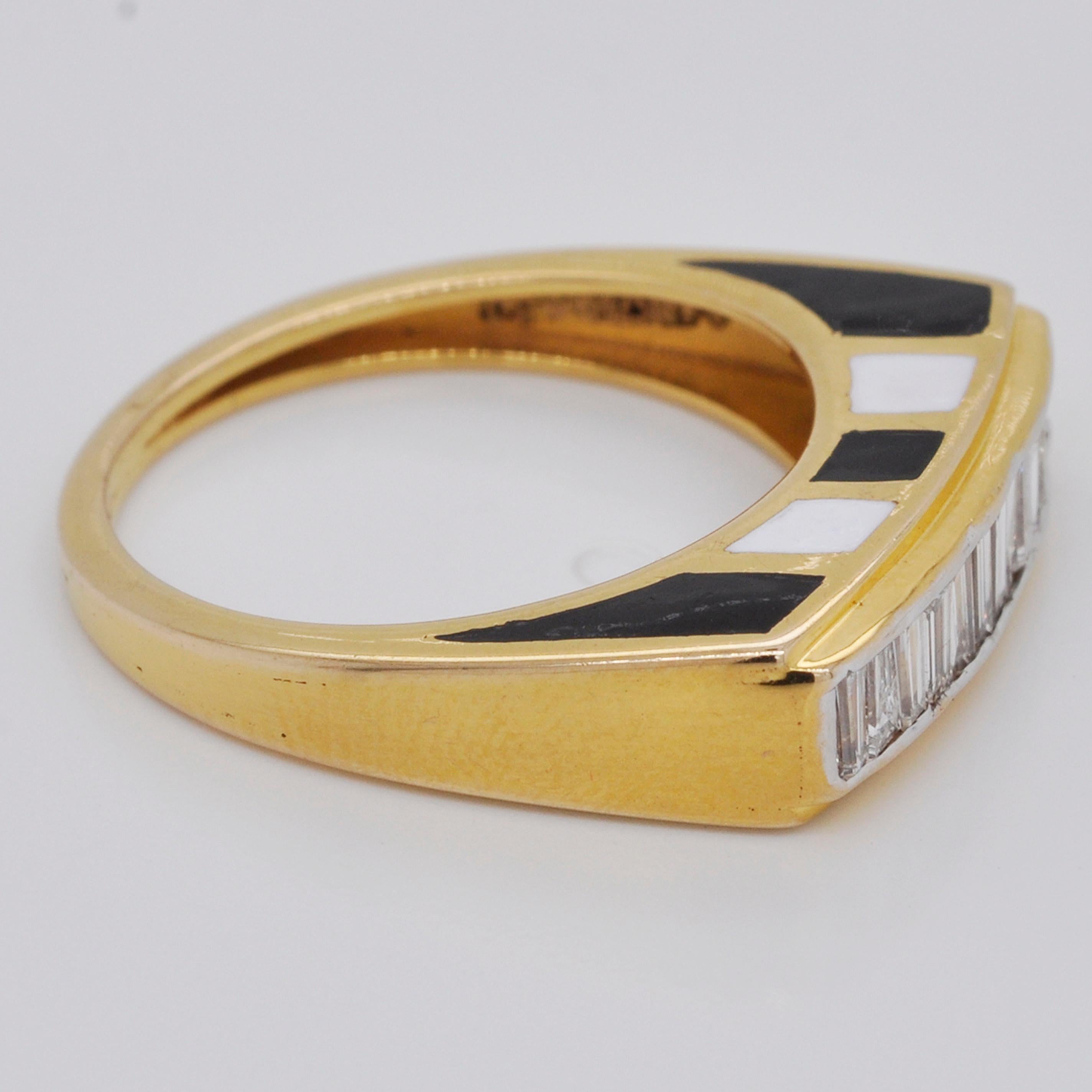 Bague à anneau contemporaine en or 18 carats avec émail français et diamants baguettes sertis en canal Unisexe en vente