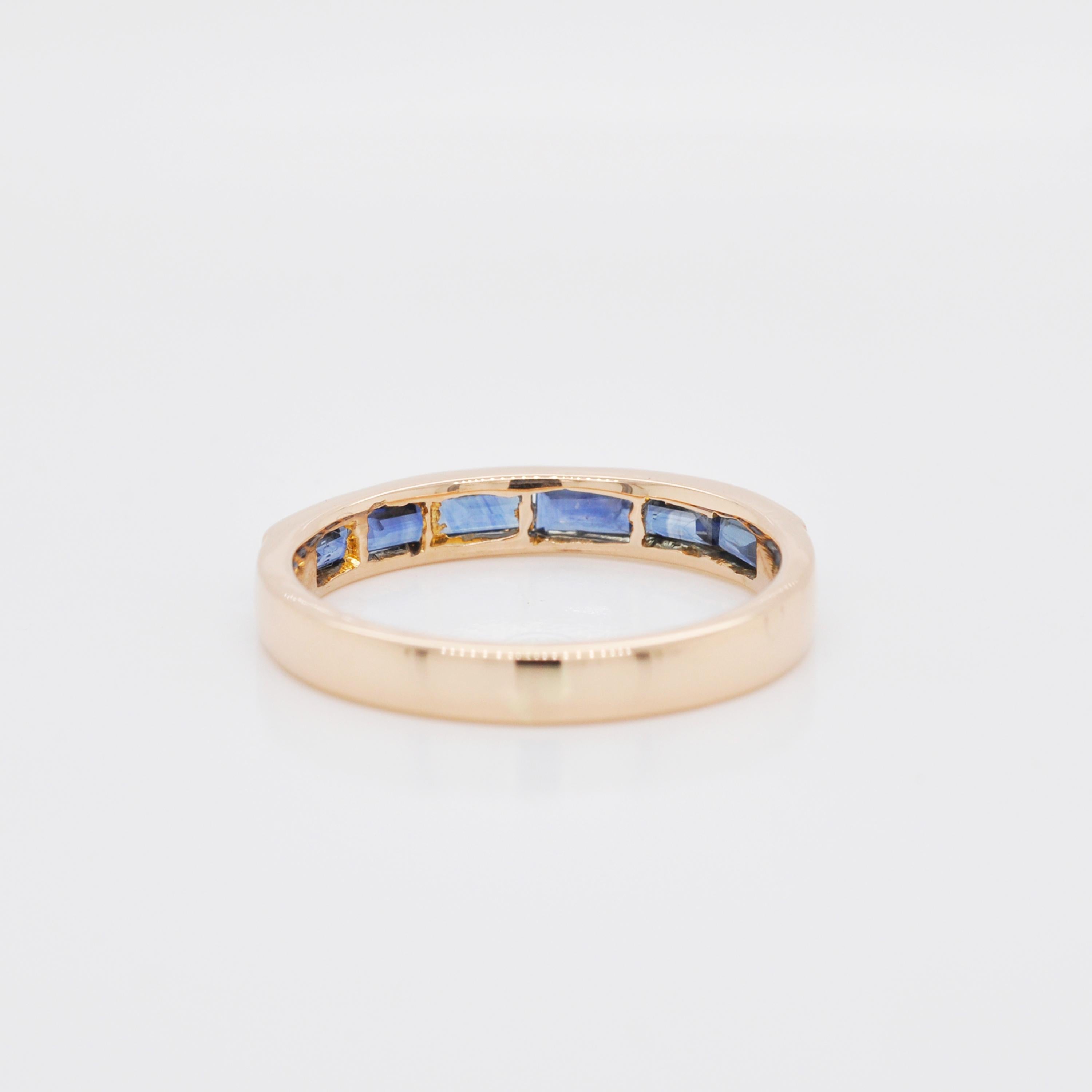 18 Karat Gold Kanal Set Blau Saphir Baguette Zeitgenössische Band Ring 4