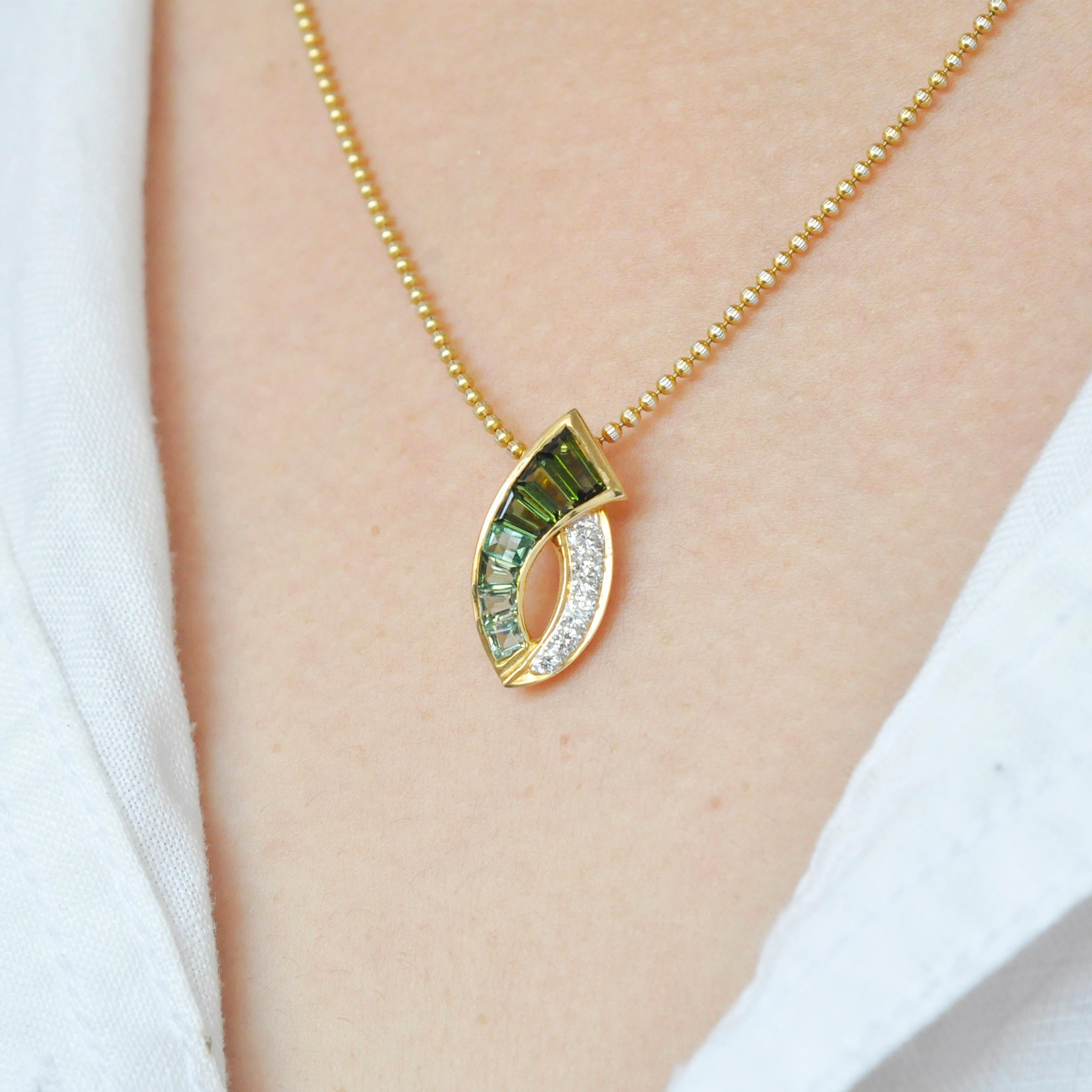18 Karat Gold Channel Set Green Tourmaline Baguette Diamond Pendant Necklace For Sale 3