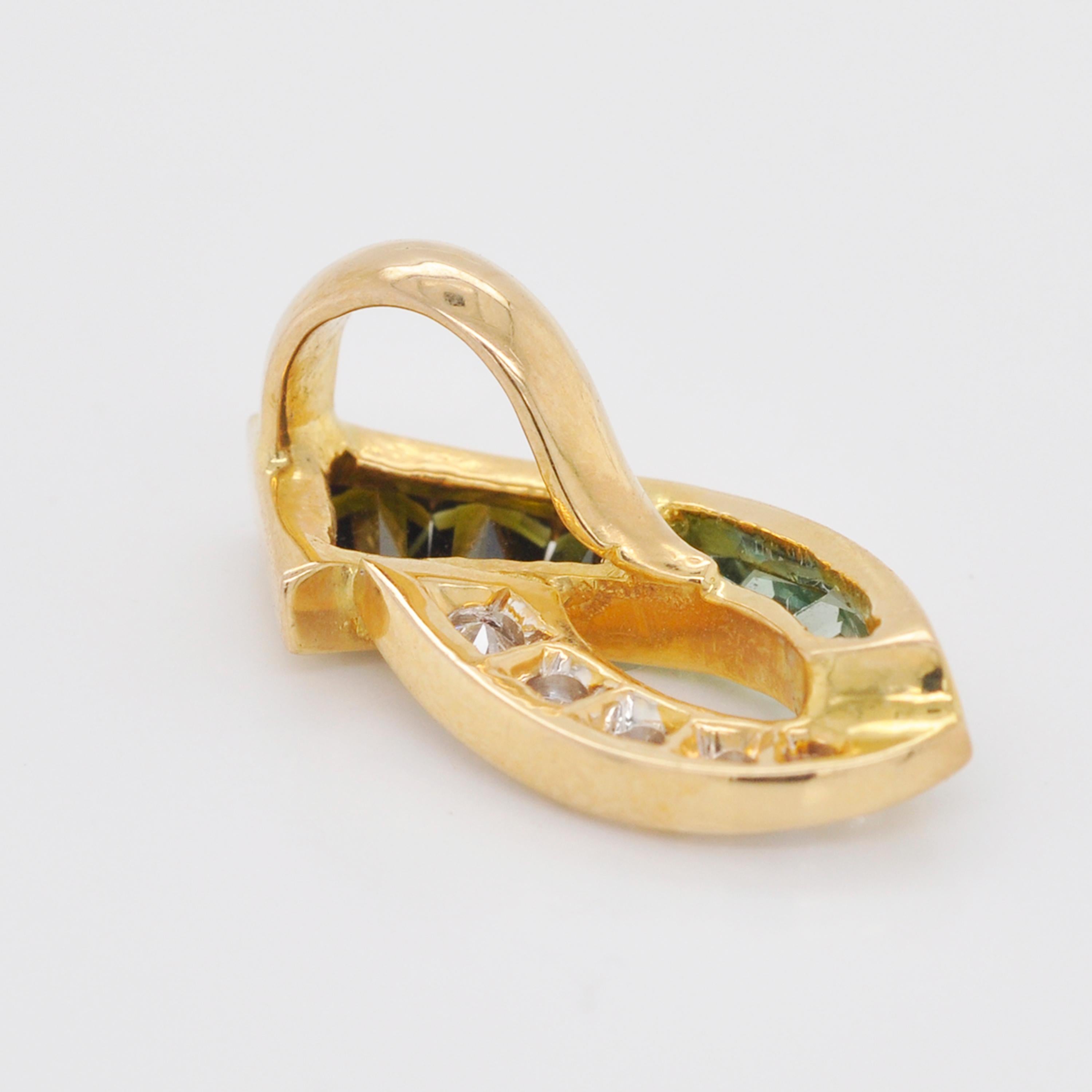 18 Karat Gold Channel Set Green Tourmaline Baguette Diamond Pendant Necklace For Sale 1
