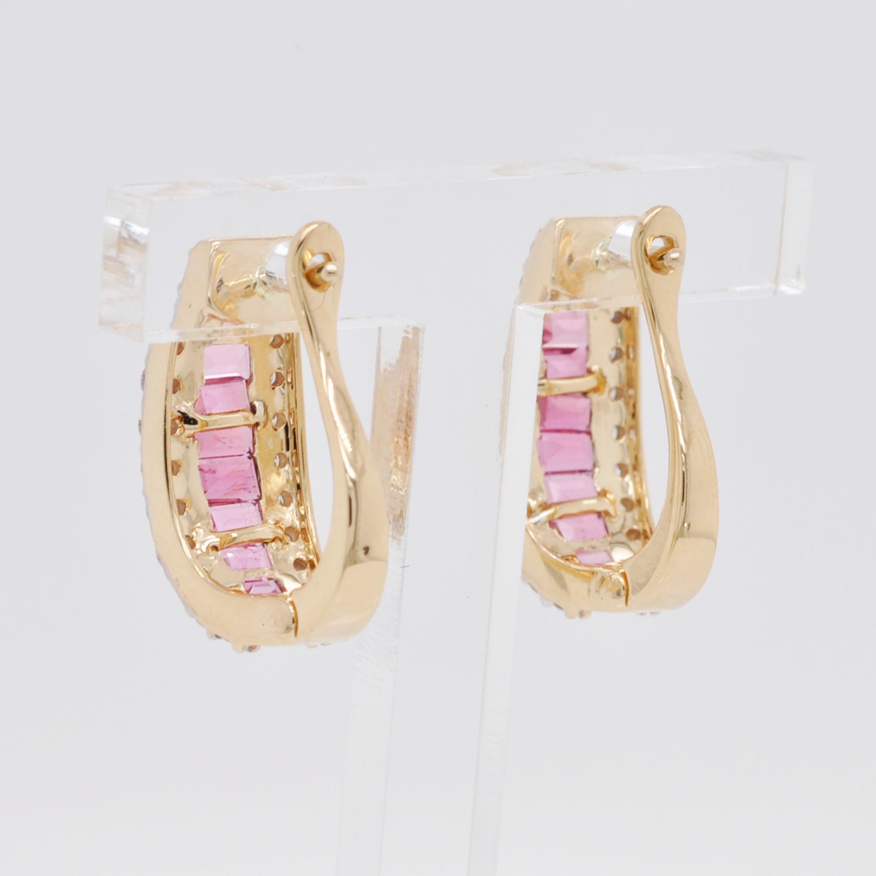 18 Karat Gold Channel Set Pink Tourmaline Baguette Diamond Huggies Hoop Earrings In New Condition In Jaipur, Rajasthan
