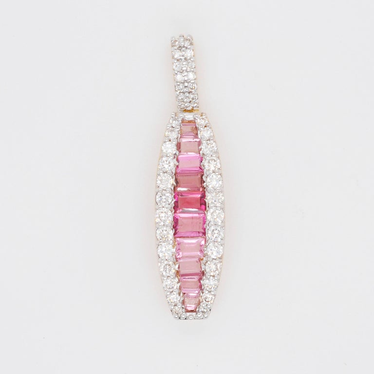 Pendentif éblouissant Baguette Diamant Or 18 Carats EVVS1 - Avec Chaîne Plaqué Or - Neuf Avec étiquettes