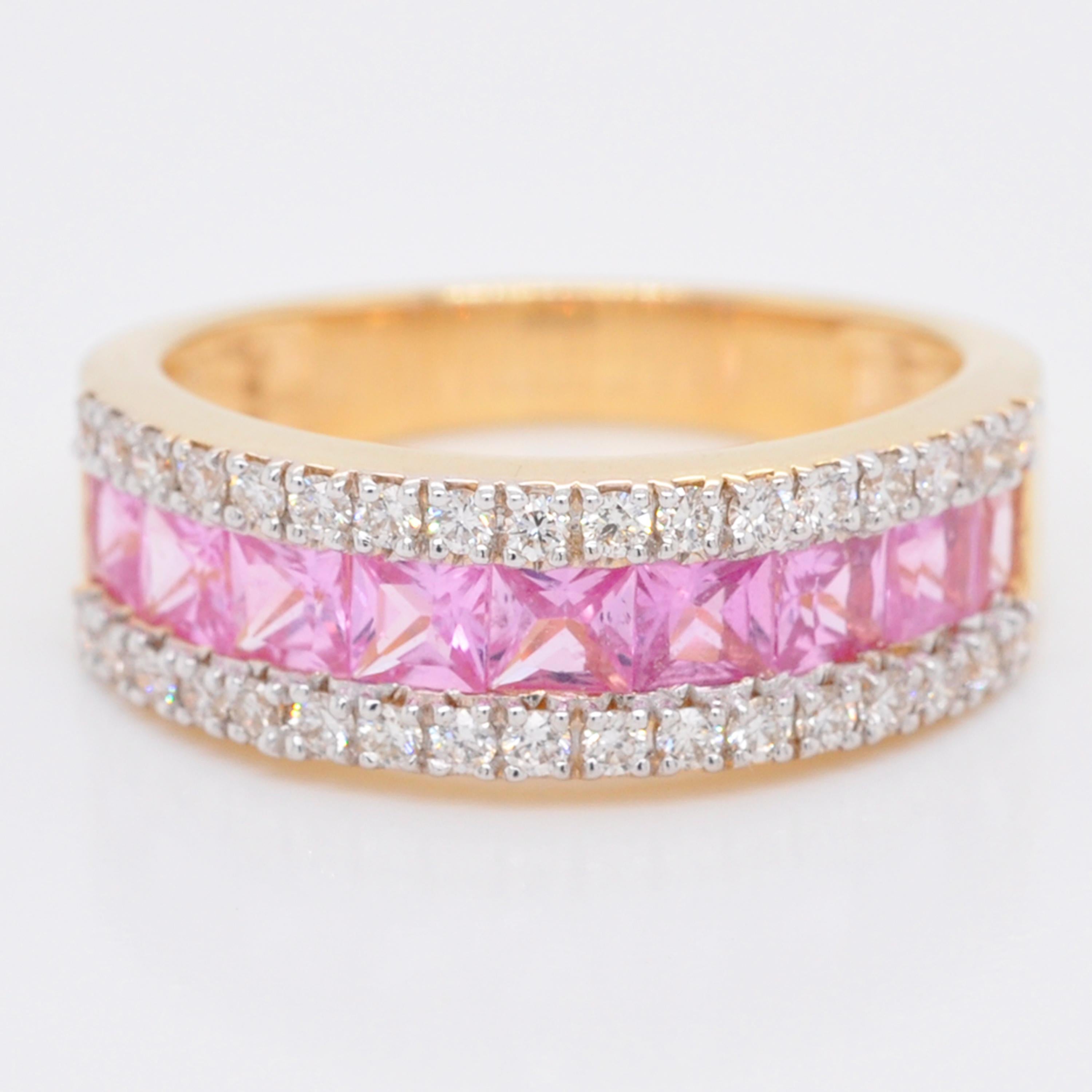 Art déco Or 18 carats Channel Set Princesse Sapphire Pink Diamond Linear Band Ring en vente