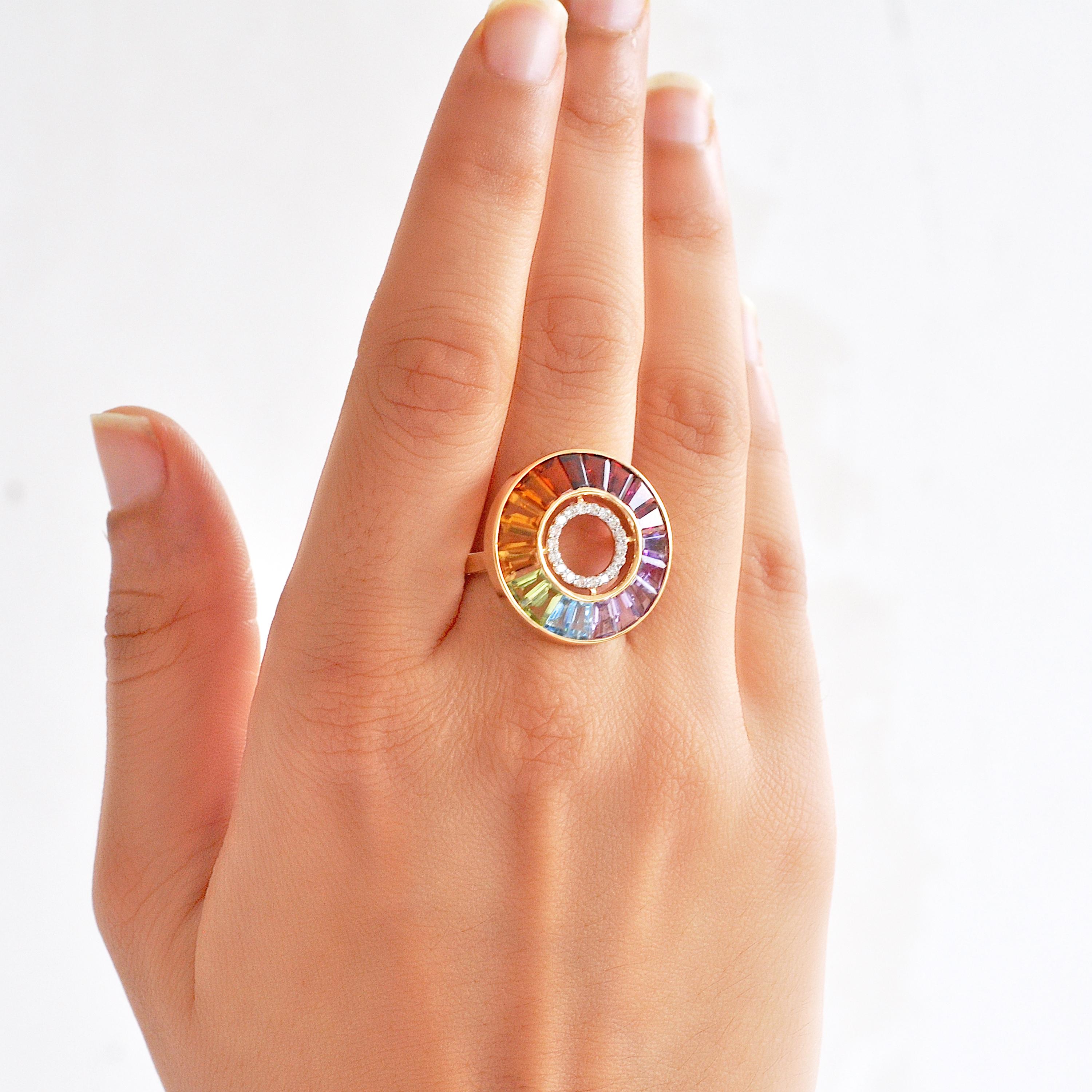 in vendita:  Anello a cerchio in oro 14 carati con canale e gemma baguette Rainbow Diamonds Art Deco 9