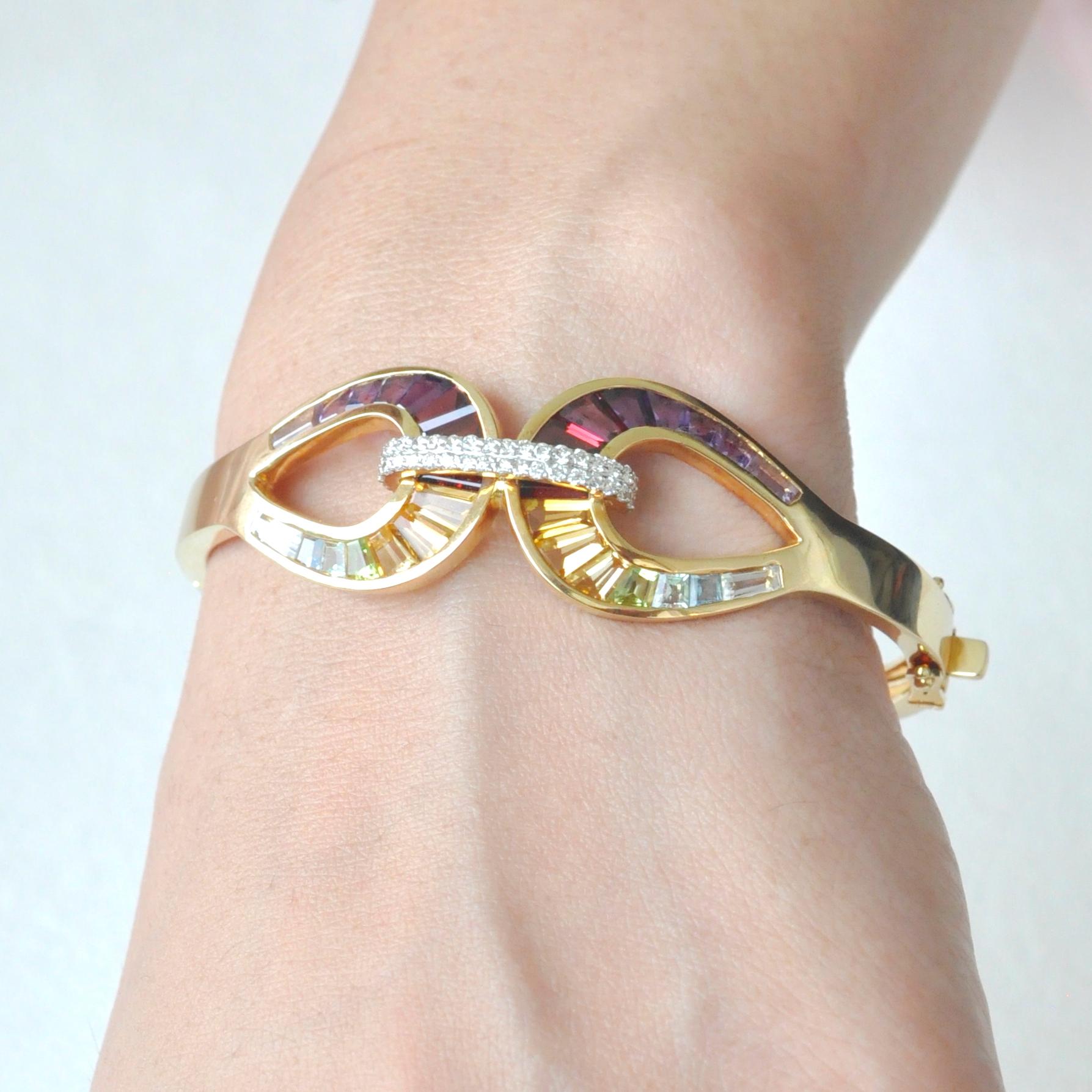 Art Déco Bracciale in oro 18 carati con canali, Rainbow Multi-Color Taper Baguette Diamond in vendita
