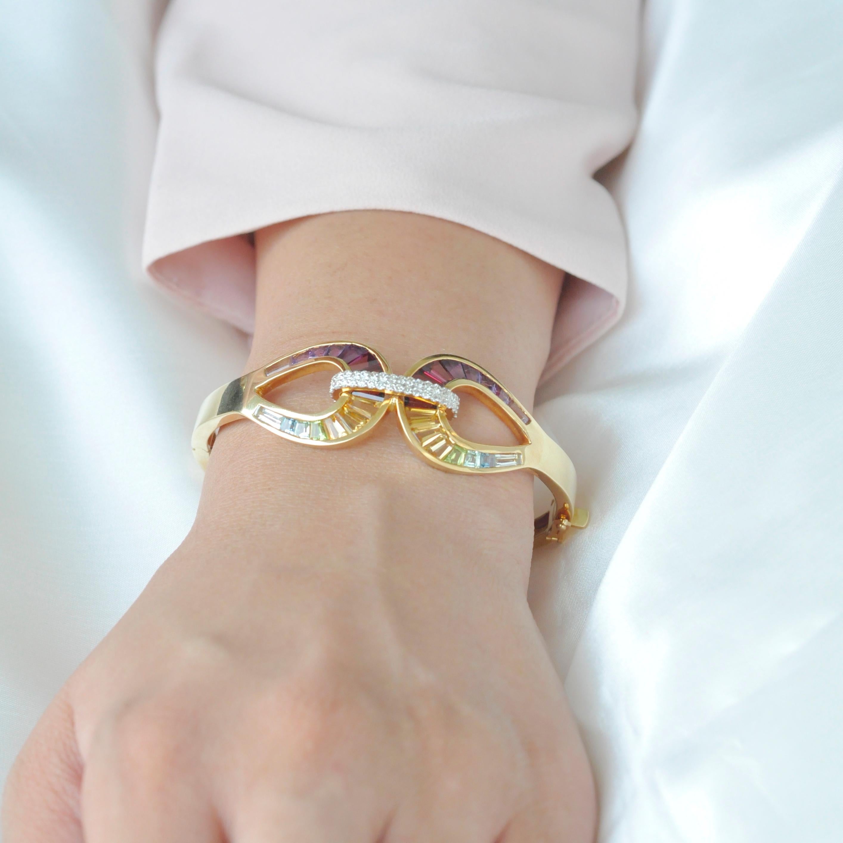 Taglio baguette Bracciale in oro 18 carati con canali, Rainbow Multi-Color Taper Baguette Diamond in vendita