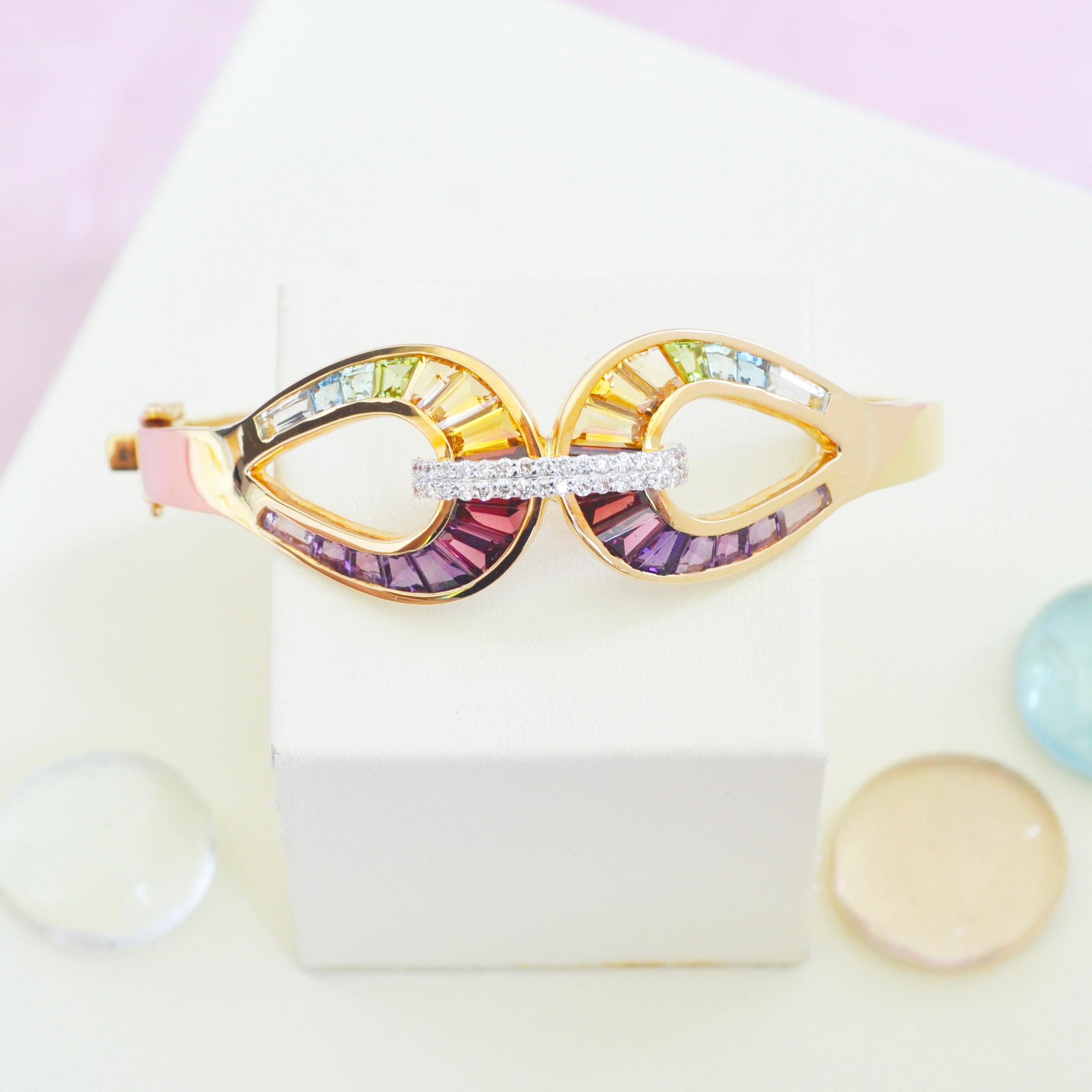 Donna Bracciale in oro 18 carati con canali, Rainbow Multi-Color Taper Baguette Diamond in vendita