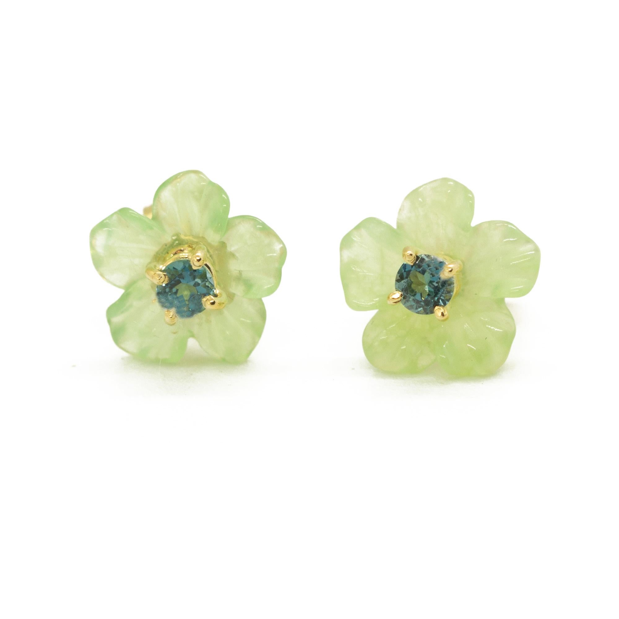 Art nouveau Clous d'oreilles en or 18 carats avec topaze Chrsyoprase London Flower faits à la main pour ses clous d'oreilles en vente