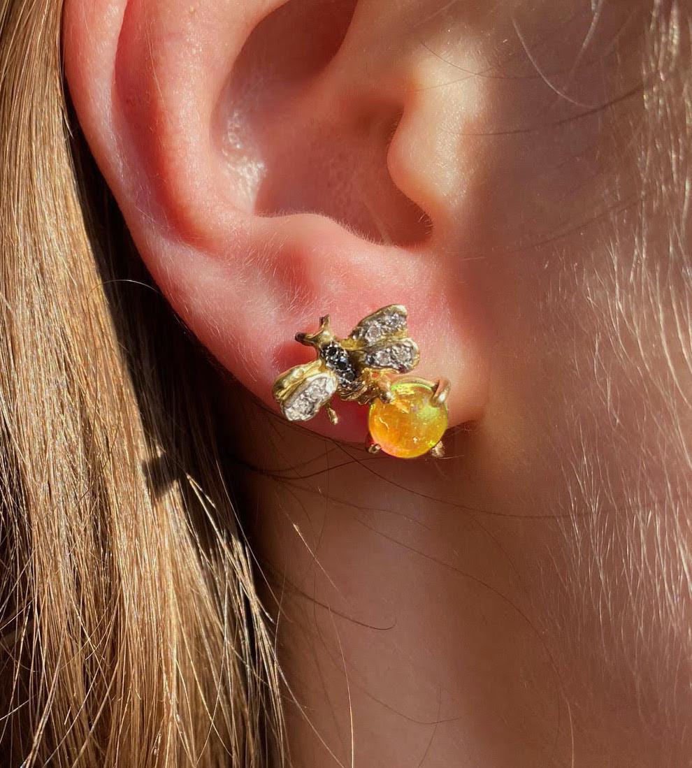 Rossella Ugolini Design Collection a pair of small Bees Stud Earrings handcrafted in 18 Karats Yellow Gold and adorned with a beautiful Citrine and 0.10 Karats White Diamond 0.06 Karats Black Diamonds.
The main actor of these earrings is a small Bee