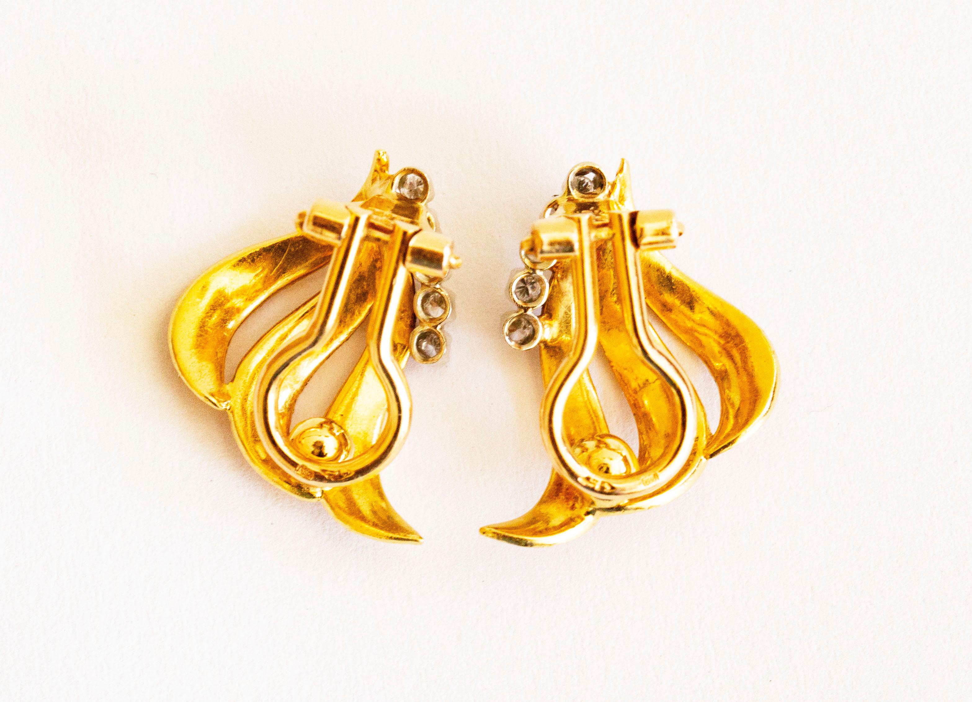 18  Karat Gold Clip-on Earrings with Five Brilliant Cut Diamonds In Good Condition For Sale In Arnhem, NL