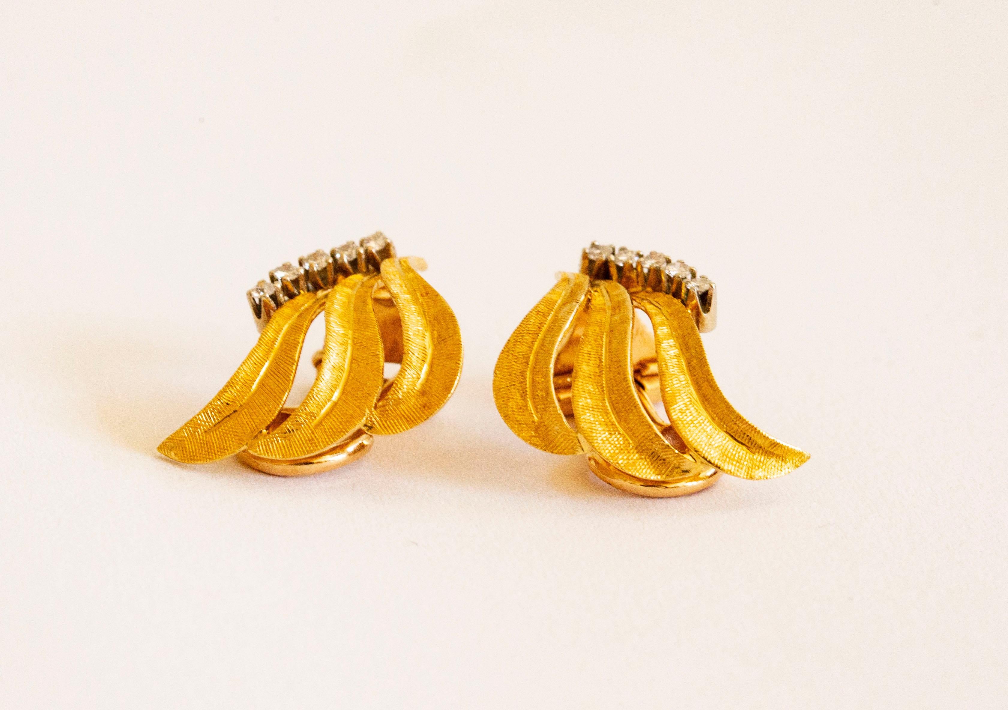18  Karat Gold Clip-on Earrings with Five Brilliant Cut Diamonds For Sale 2
