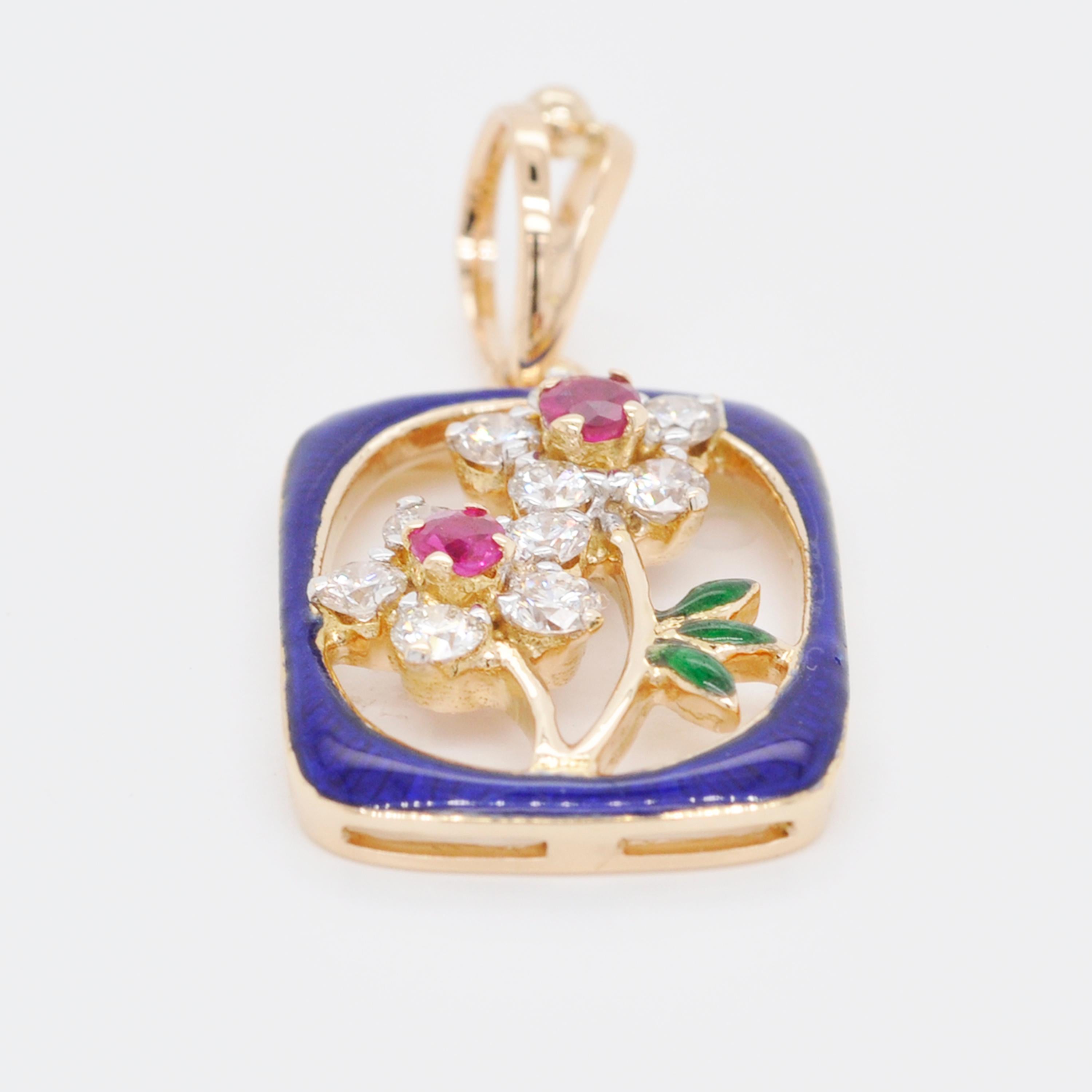 18 Karat Gold Cloisonné Französisch Emaille Rubin Diamant Anhänger Halskette (Rundschliff) im Angebot