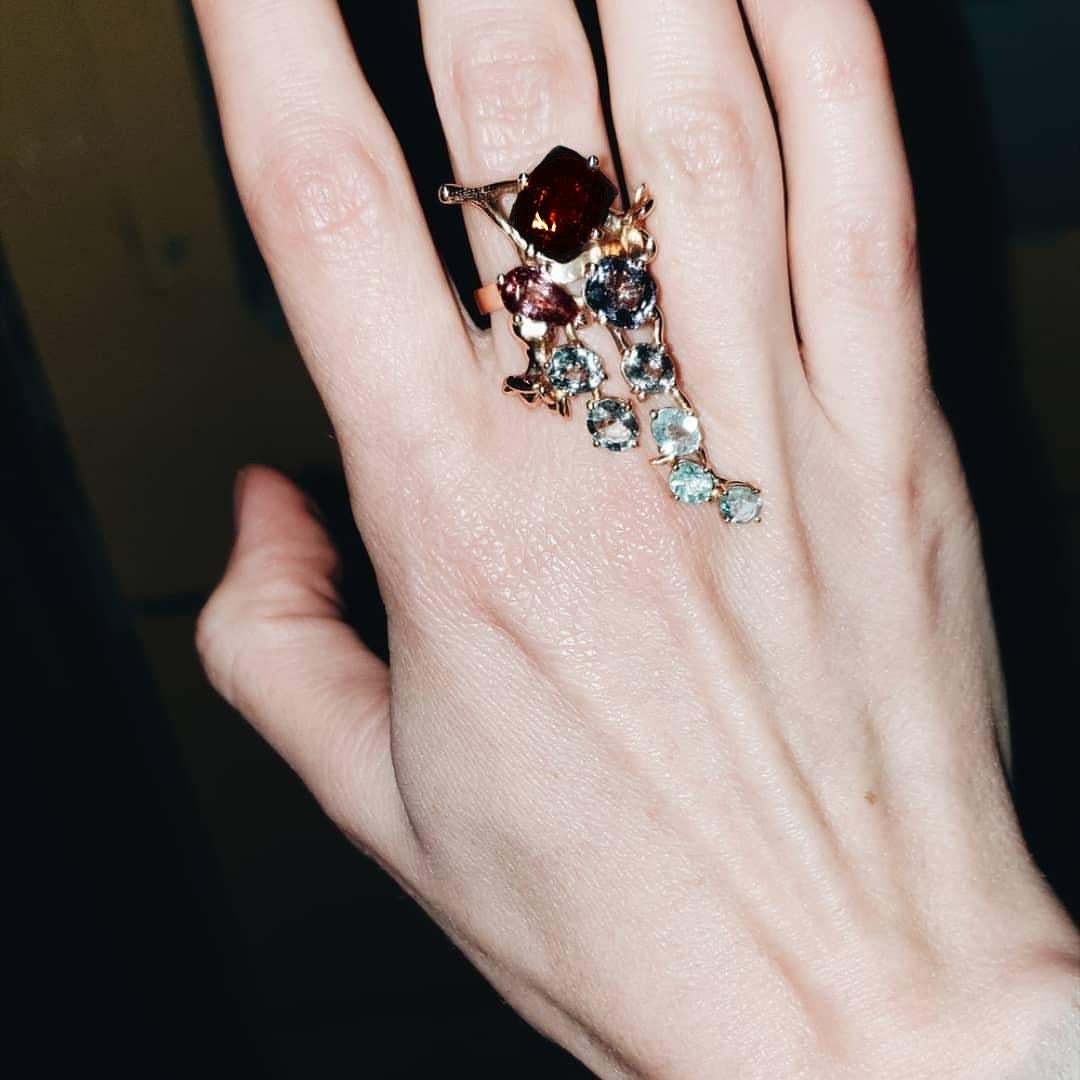 Women's White Gold Floral Cocktail Ring with Twelve Carats Sapphires and Tourmalines For Sale