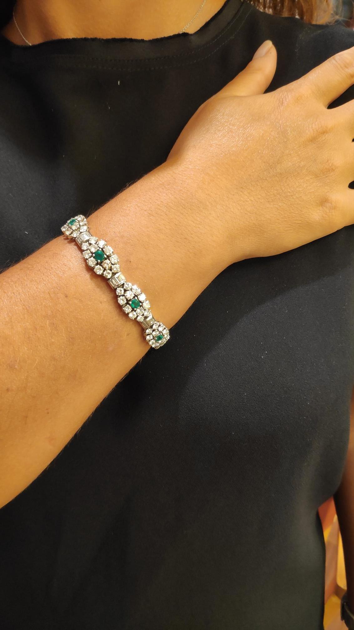 18 Karat Gold Colombian Emerald and Diamonds Bracelet, 1940-1950 In Excellent Condition In Palermo, IT