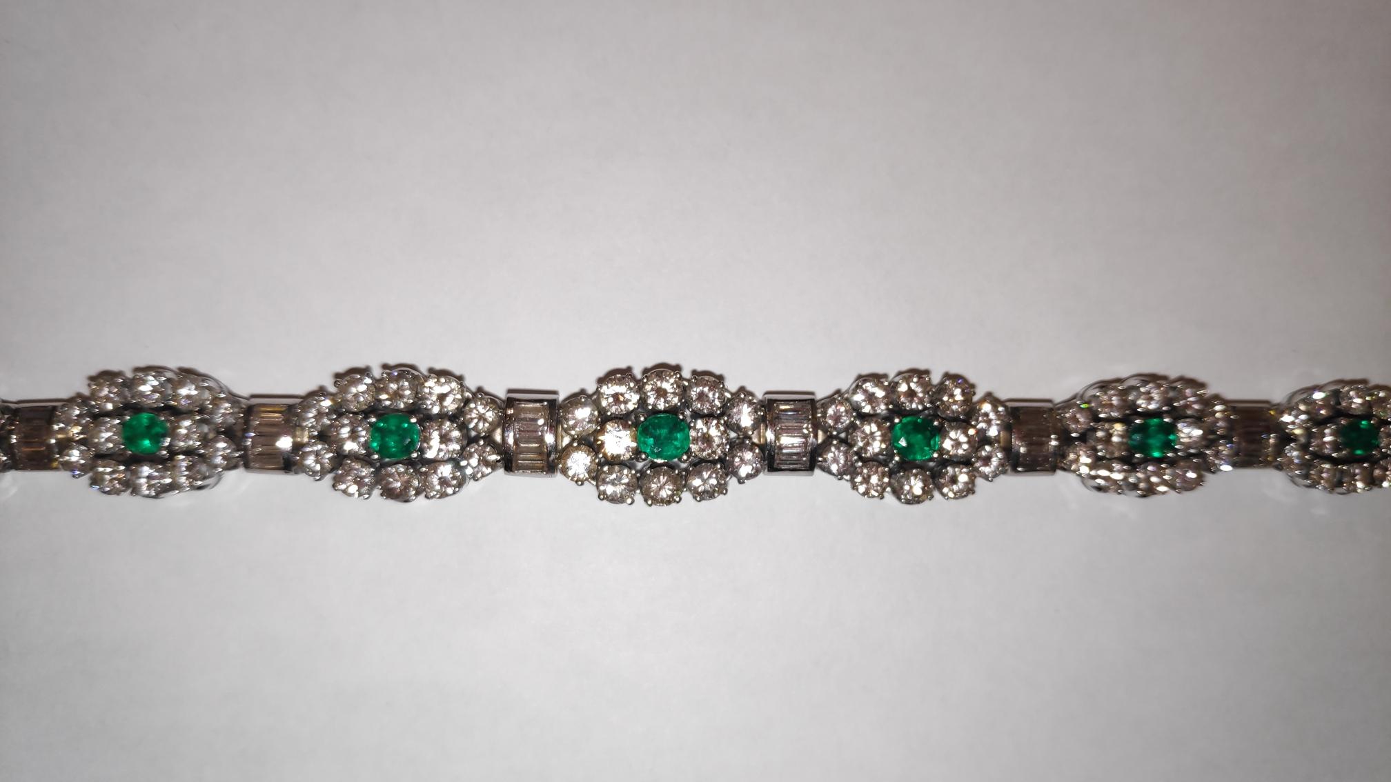 Women's or Men's 18 Karat Gold Colombian Emerald and Diamonds Bracelet, 1940-1950