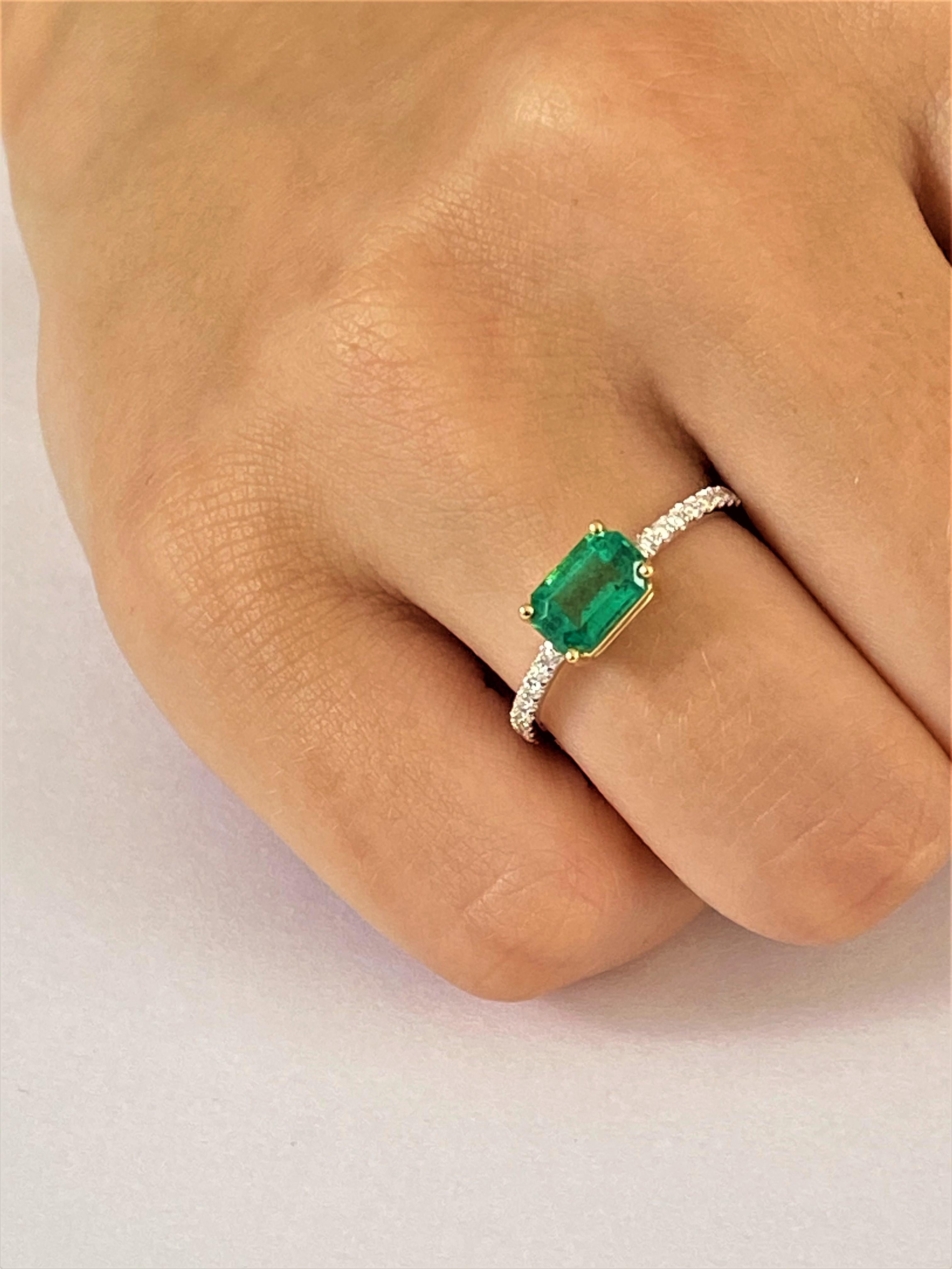 18 Karat Gold Columbia Emerald Diamond Cocktail Ring Weighing 1.70 Carat 1