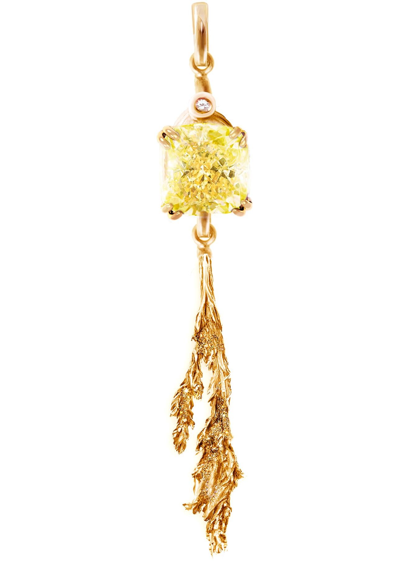 Yellow Gold Contemporary Earrings with GIA Certified Four Carats Yellow Diamonds In New Condition For Sale In Berlin, DE