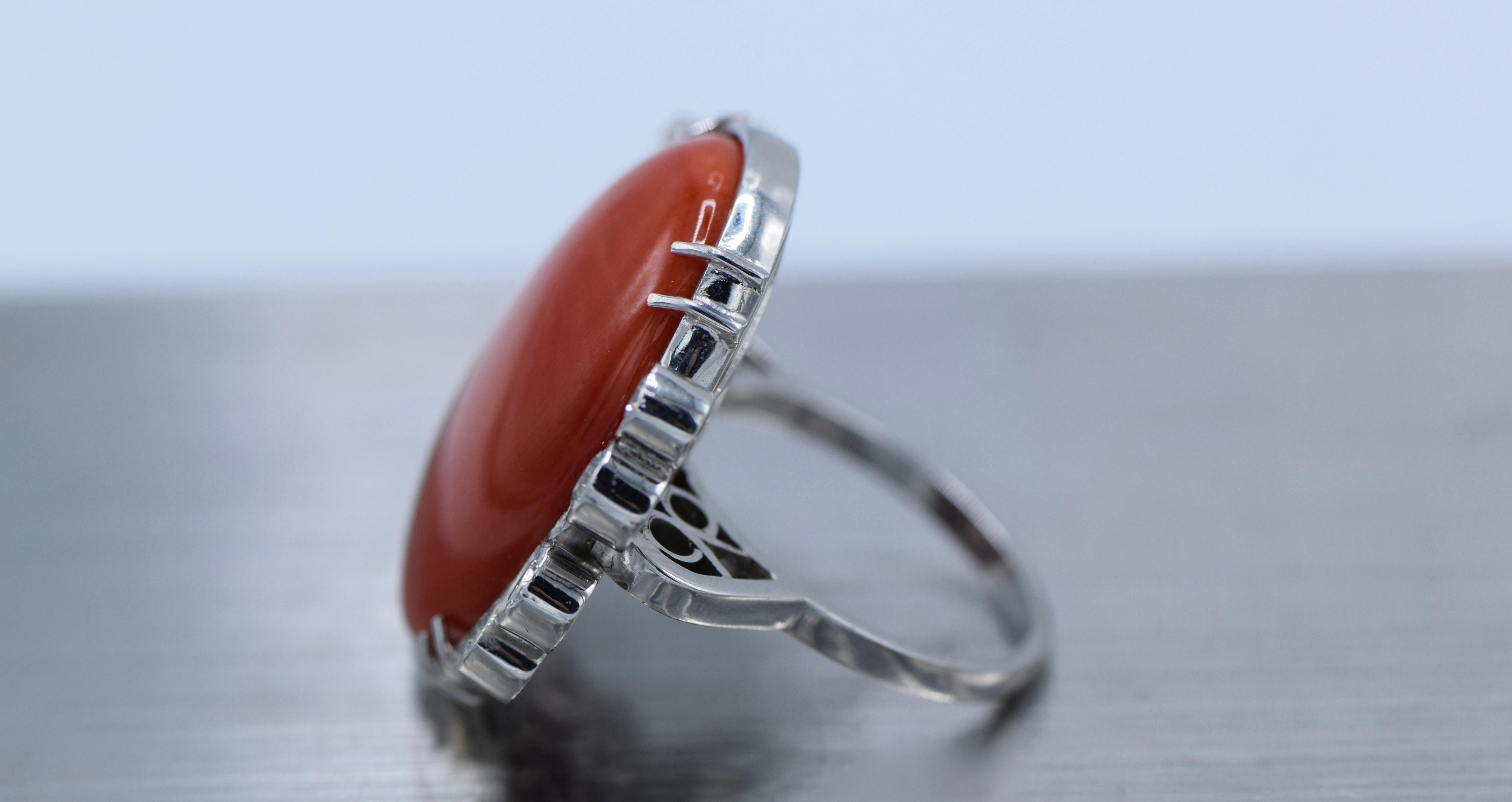 18K Gold,Coral and Diamond ring 

Coral size:  26mmx 20mm 

Carrot weight: 1.10 

Round Brilliant H-I

VS2/SI 

Tested for 18k Gold 

Size:6.75 
