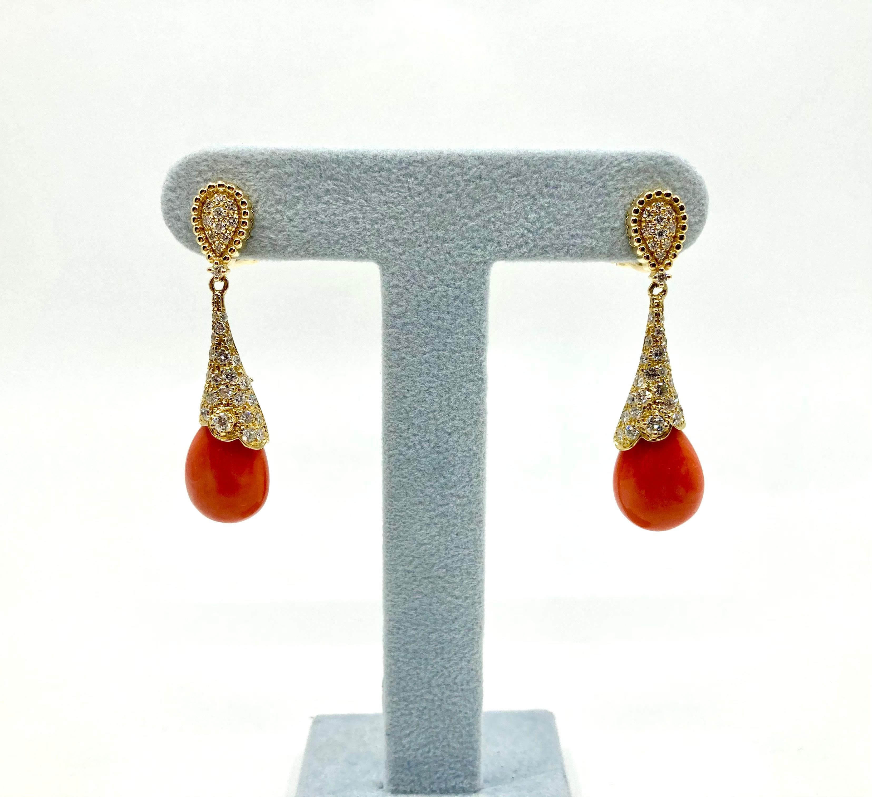 Timeless fine Yellow gold earrings, with Lobster Coral gr. 3.60 and Diamonds ct. 1.43, Made in Italy by Roberto Casarin. 

For true Coral lovers, this pair of earrings has the ultimate design to enhance the beauty of Coral. The Lobster Coral, named