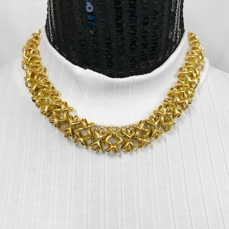 Women's or Men's 18 Karat Gold Crisscross Link Necklace For Sale