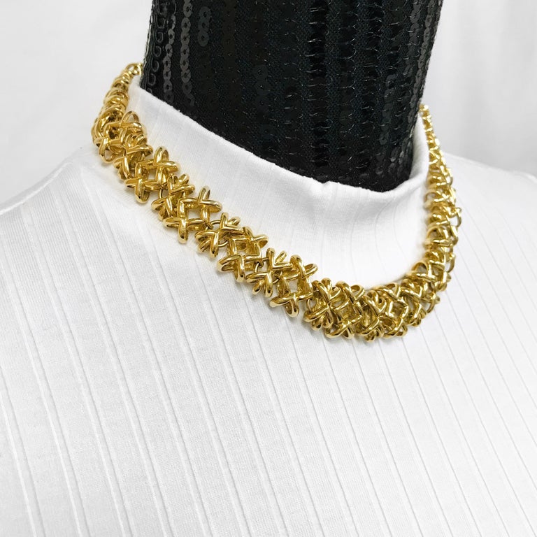 18 Karat Gold Crisscross Link Necklace For Sale 1