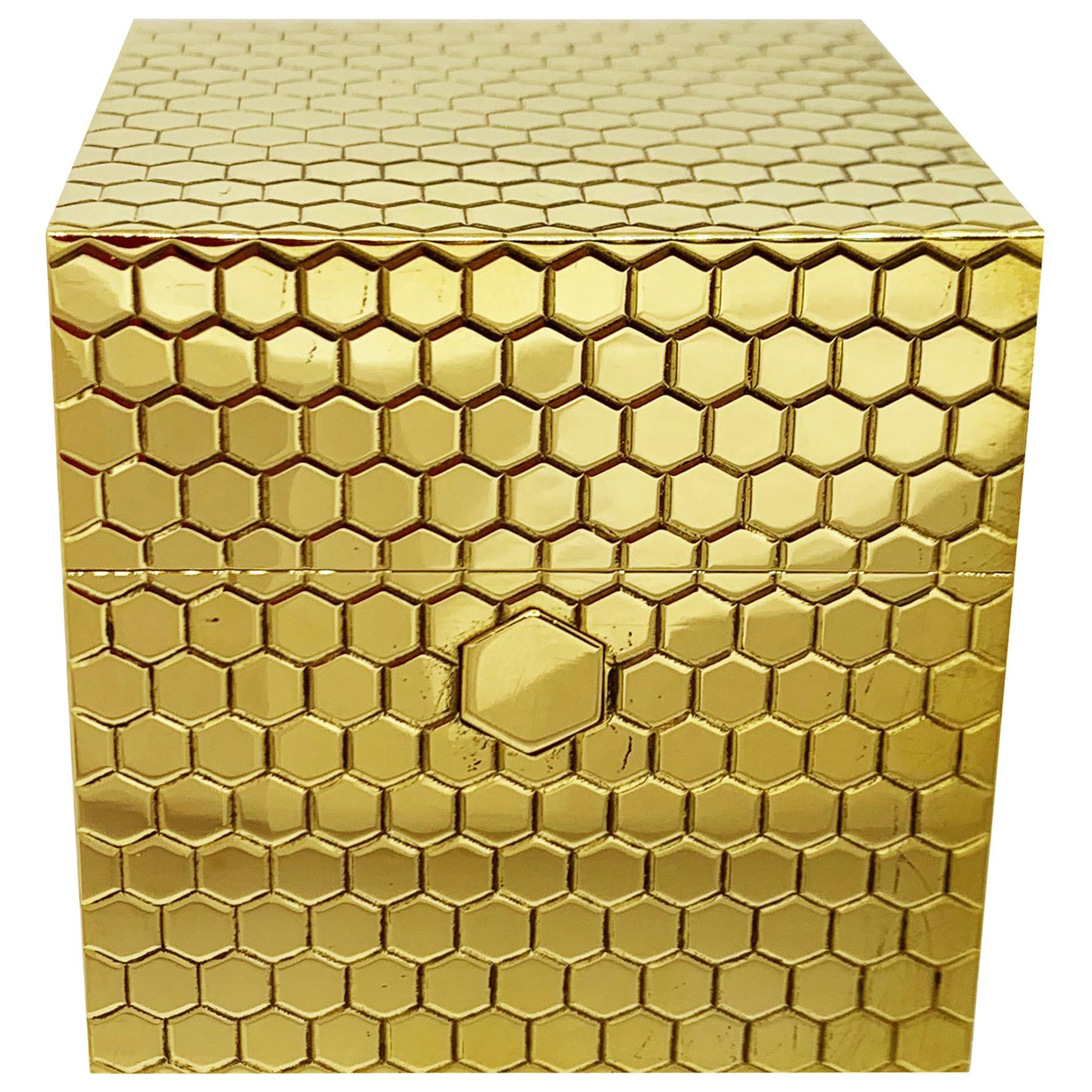 18 Karat Gold Cubic Case with Internal Cigarette Lighter 'Weight 350 Gr'